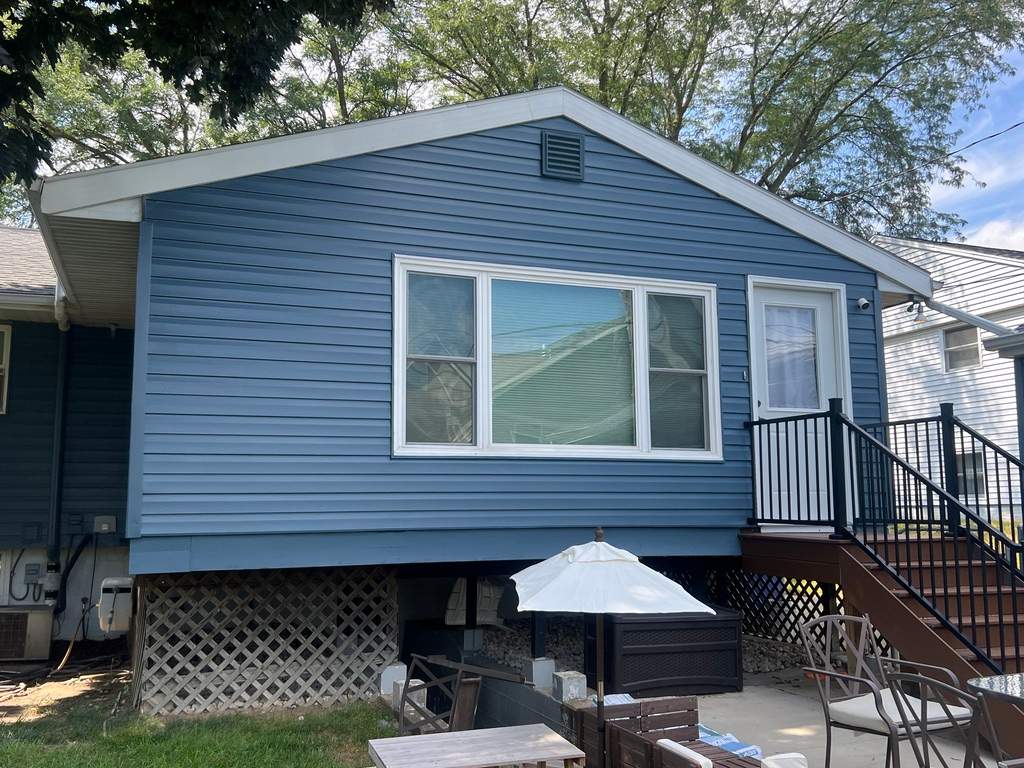 Fading & Oxidized siding turned new again! by Grandview Painting