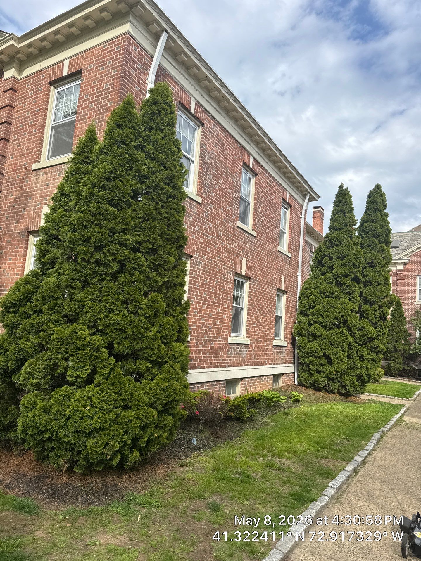Professional Lawn Mowing and Property Maintenance in New Haven by Diamond Image LLC