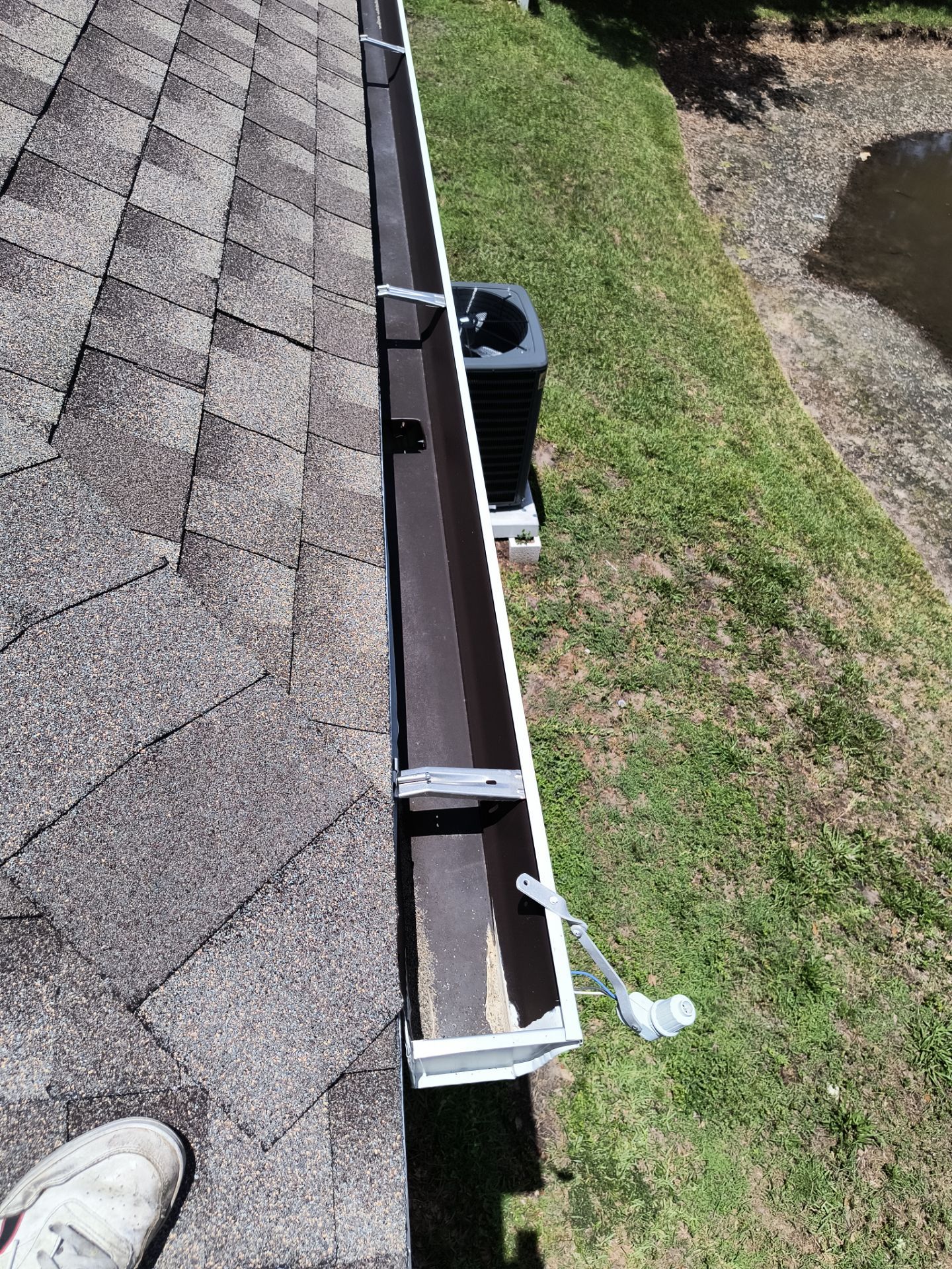Professional Gutter Cleaning in Lutz FL by Gutter Professors