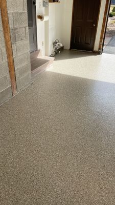Garage Floor Polyaspartic Coating with Pebble Beach 1/4" Flakes