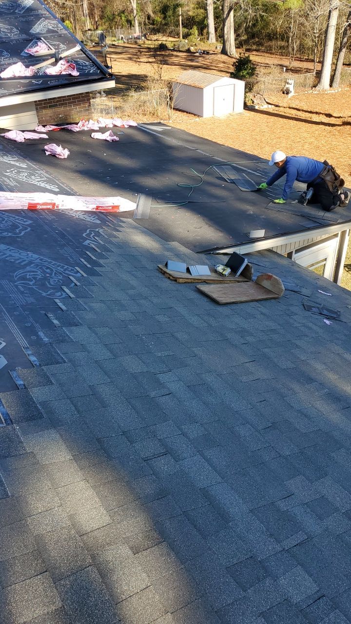 Residential Roofing Installation using Owens Corning Oakridge- Williamsburg Gray by Indigo State Roofing