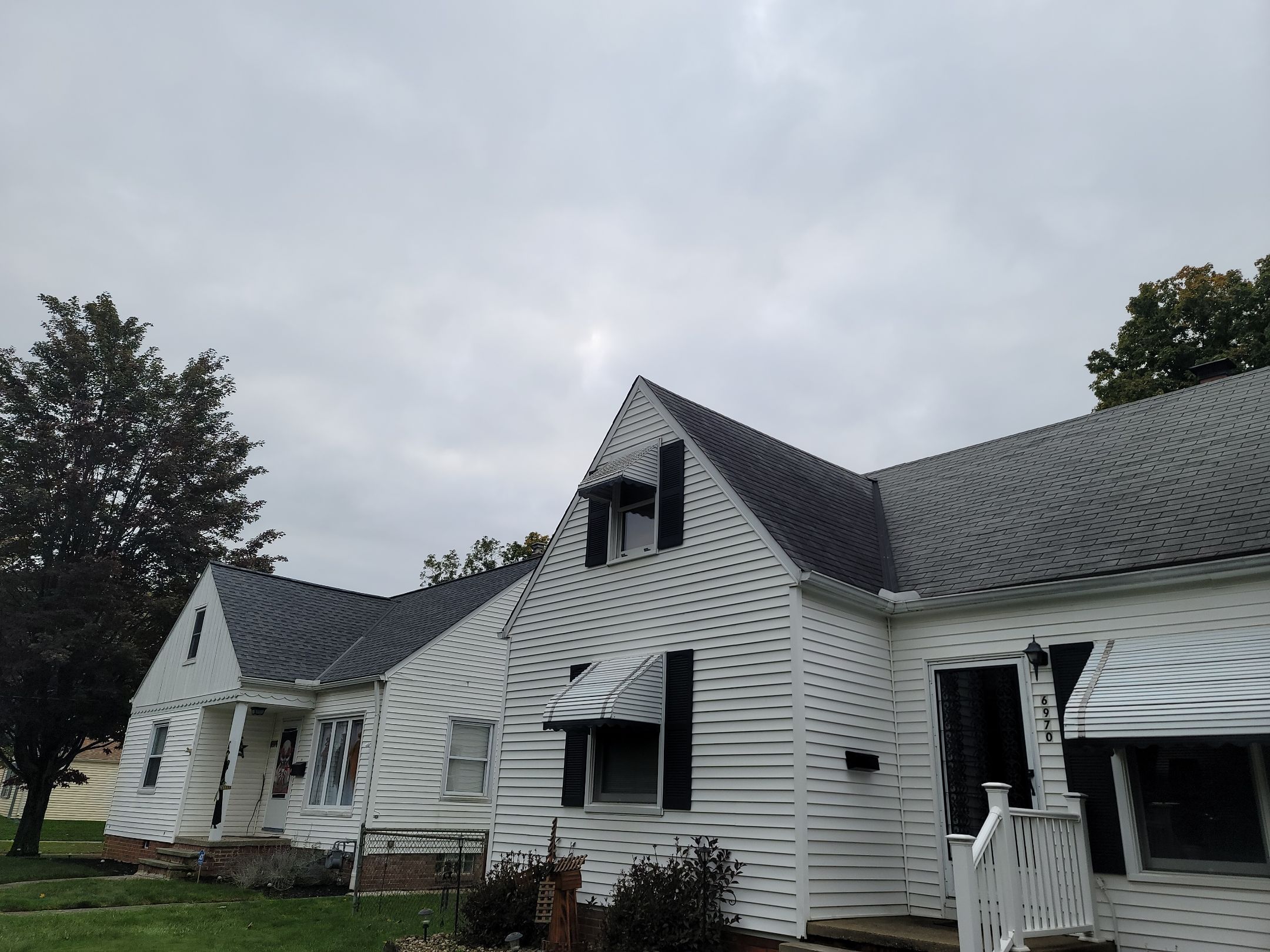 ATLAS PINNACLE COLOR: BLACK SHADOW DRIP EDGE: WHITE by Eagle Eye Roofing