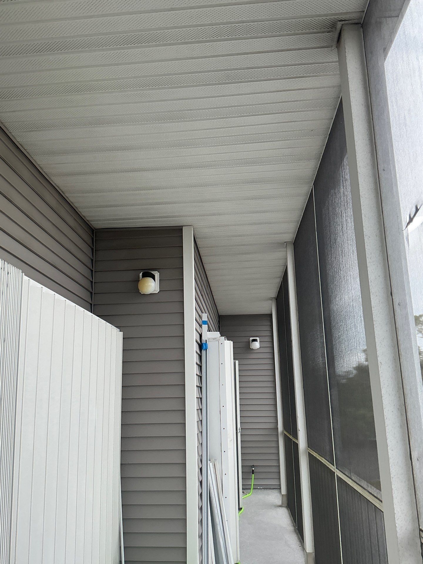 Assessment of the Condition of Gutters and Soffit and Fascia in Siesta Key FL by Gutter Professors