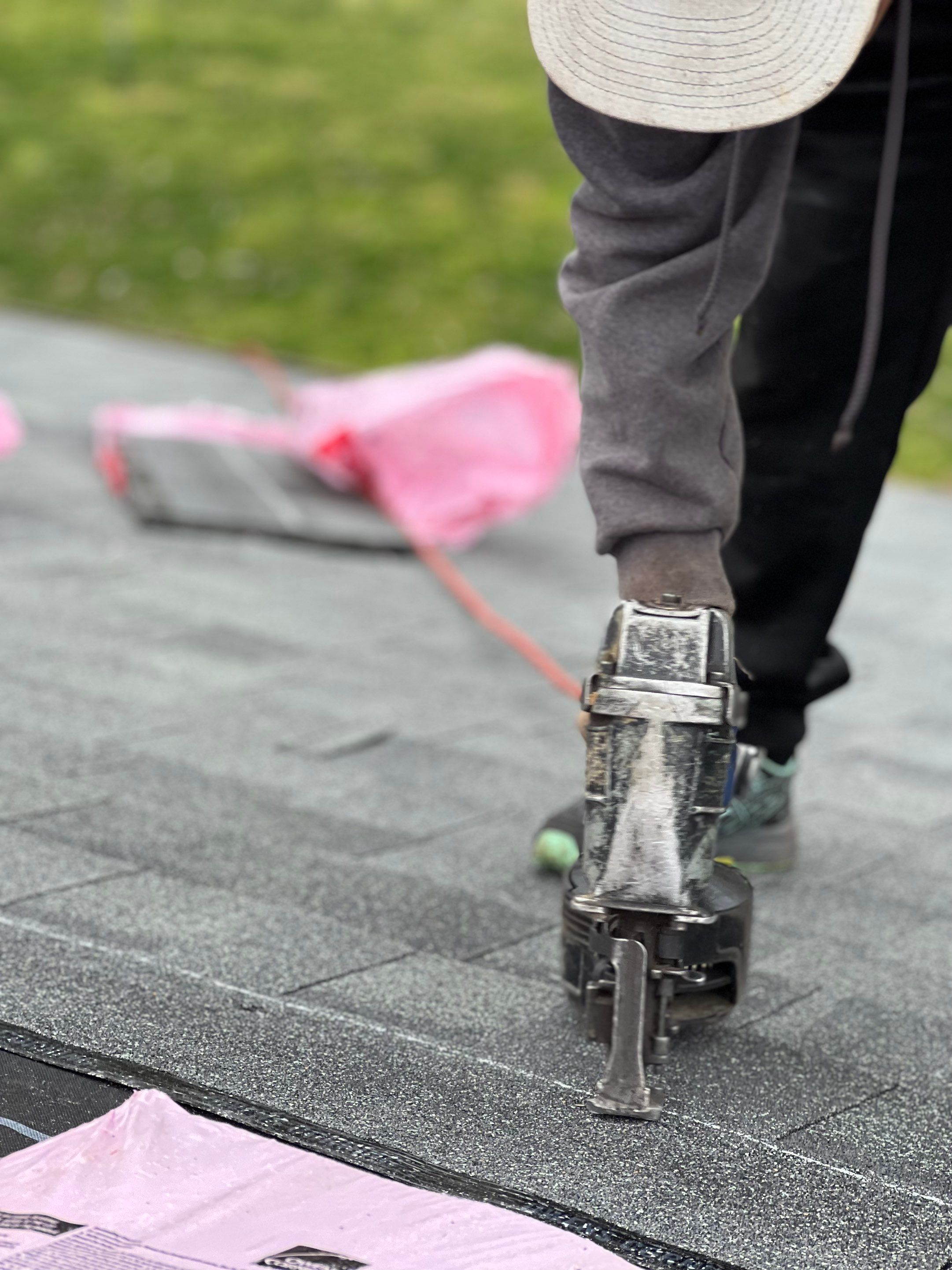Residential Roofing Installation using Owens Corning Oakridge Roofing System by Undersun Roofing 