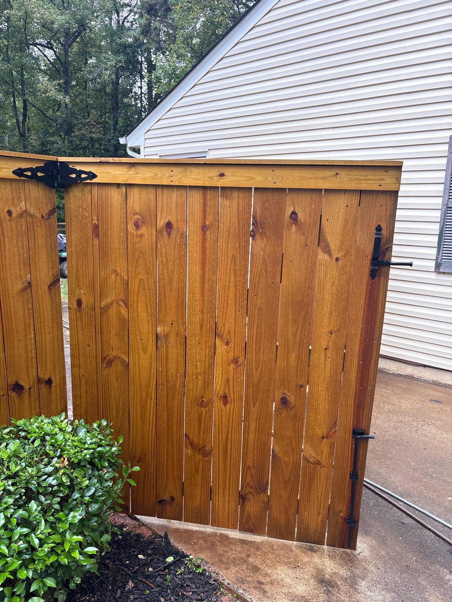 Wood Fence using Wood Sealant by DuraSeal