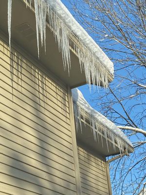 Roof Snow And Ice Dam Removal using Steamer