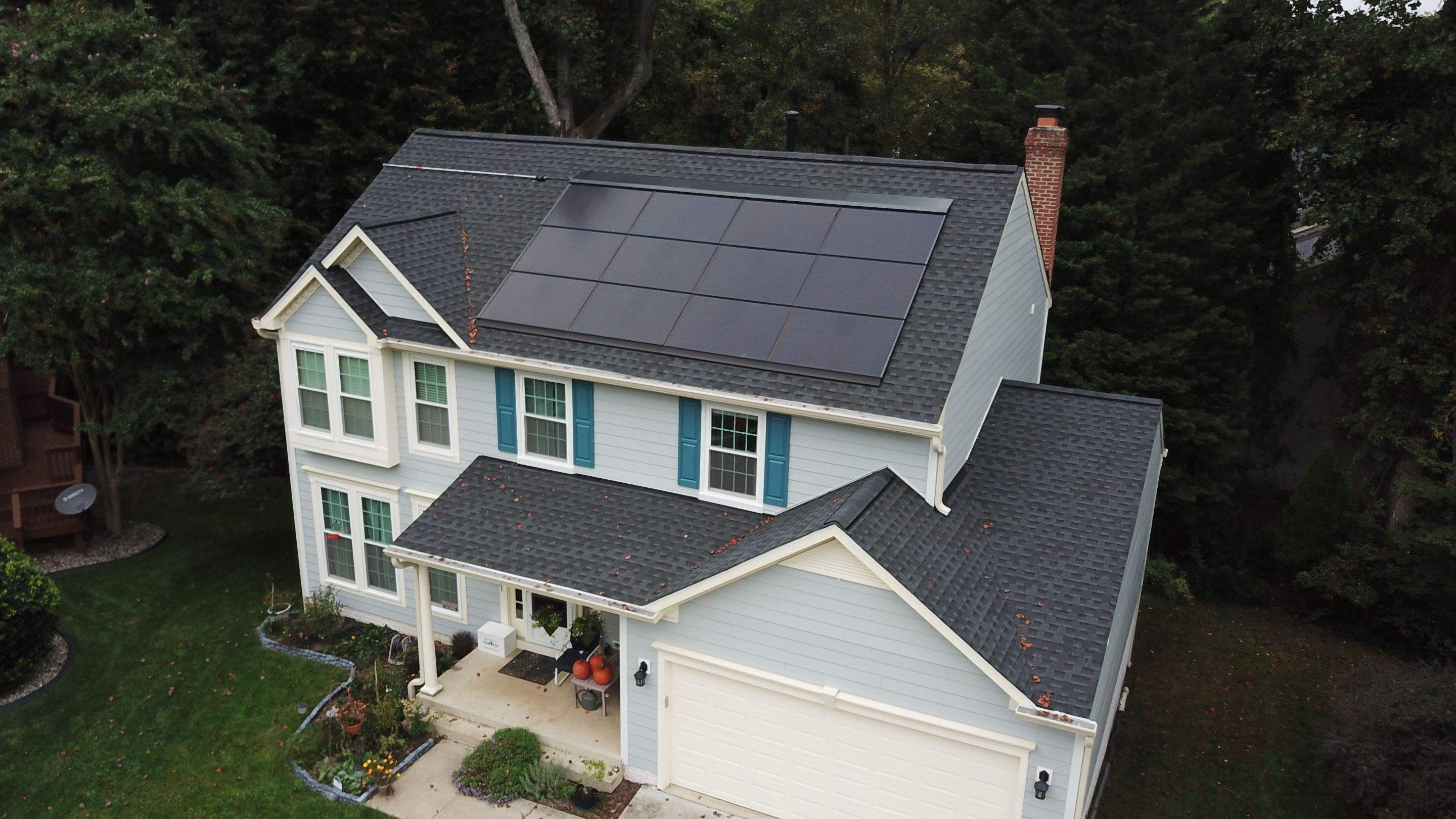 Exterior Home Makeover using GAF Timberline HDZ, GAF Decotech, and James Hardie Siding by American Home Contractors