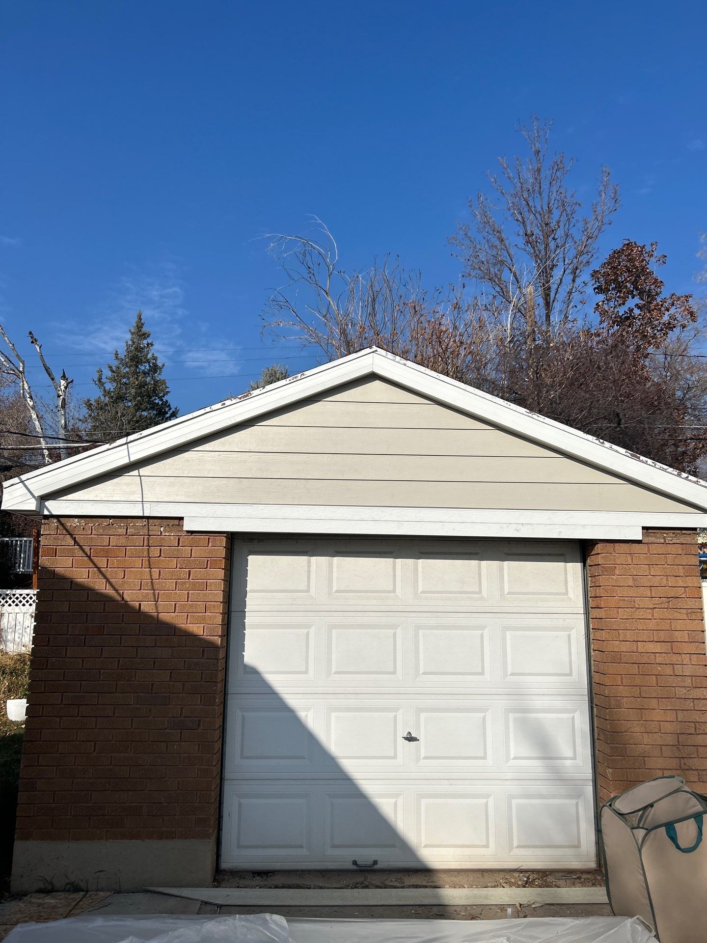 Salt Lake City | Mixed Profile Hardie Accent | Cobble Stone & Arctic White by Ideal Siding Utah