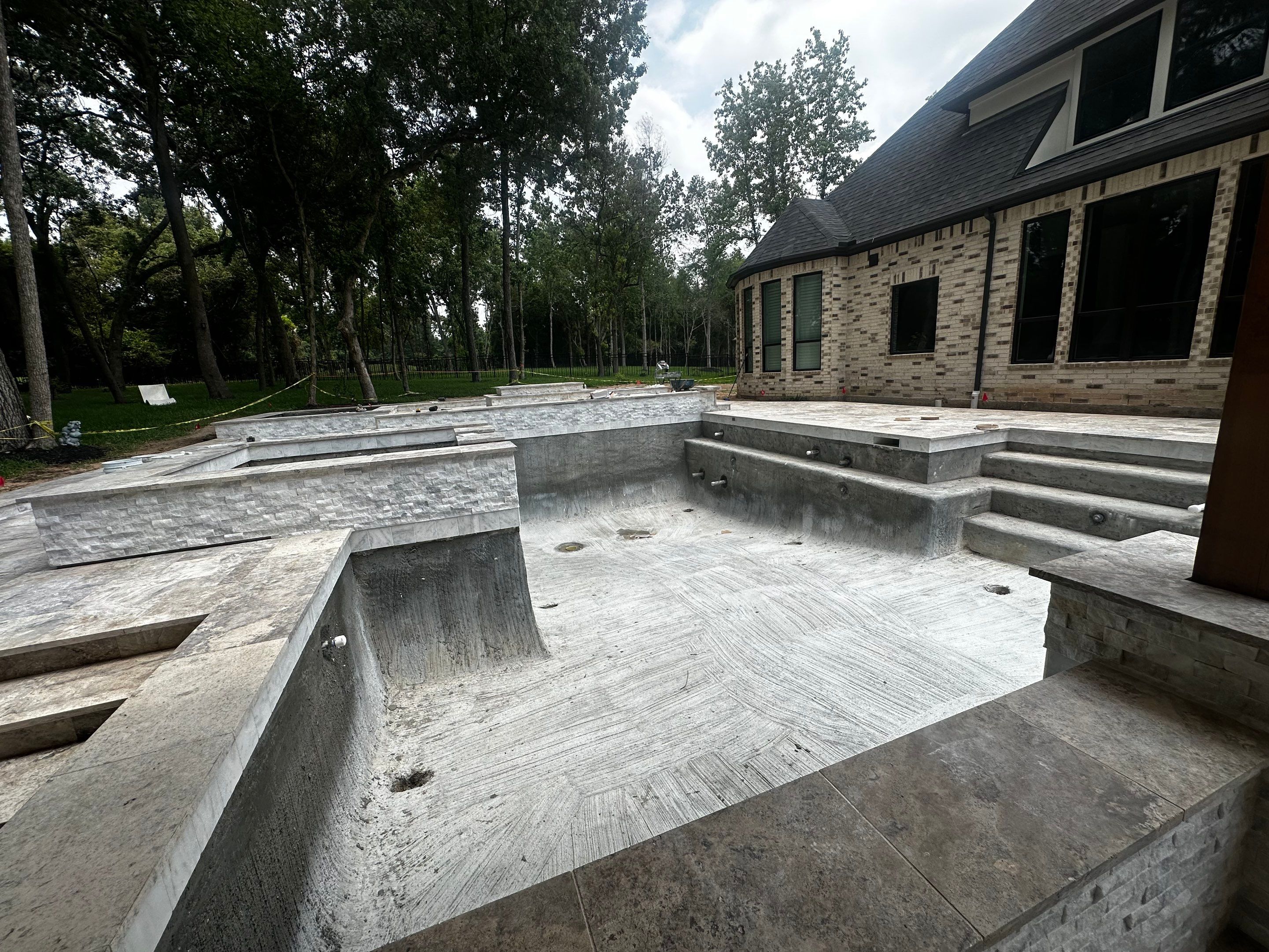 Modern Patio Cover and Kitchen in Montgomery by SophAlx LLC