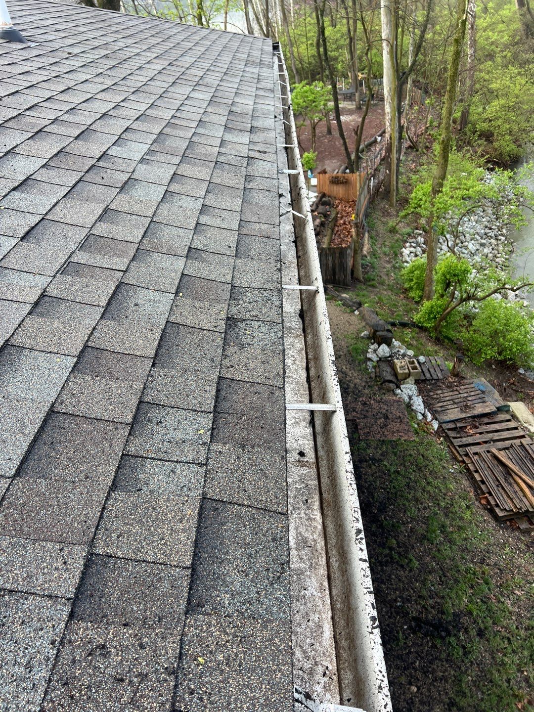 Commercial gutter cleaning Indiana after photo with clean gutters