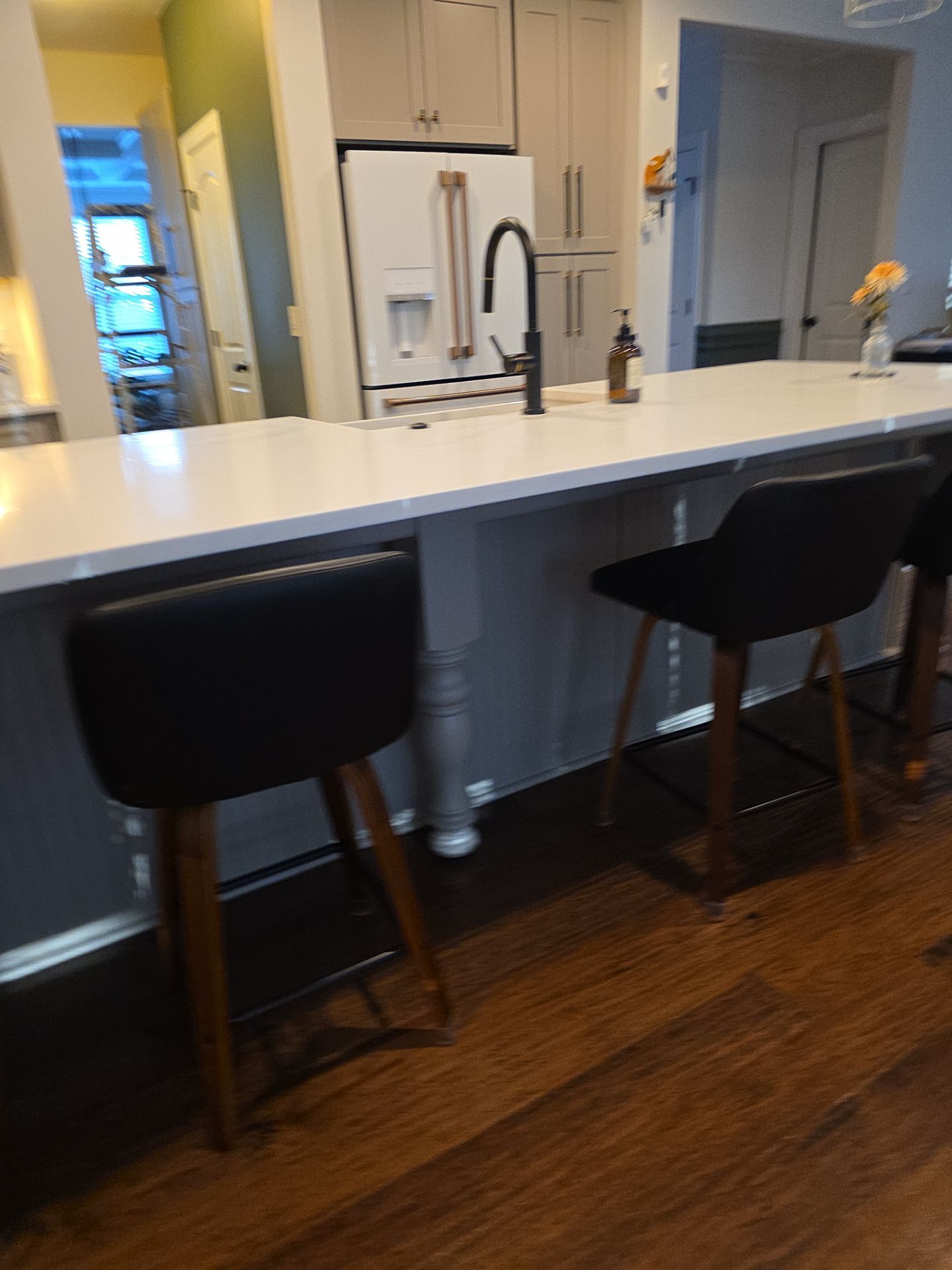 From Dated to Dazzling: A Bright Kitchen Transformation in Holly Springs by Elite Remodeling and Design LLC