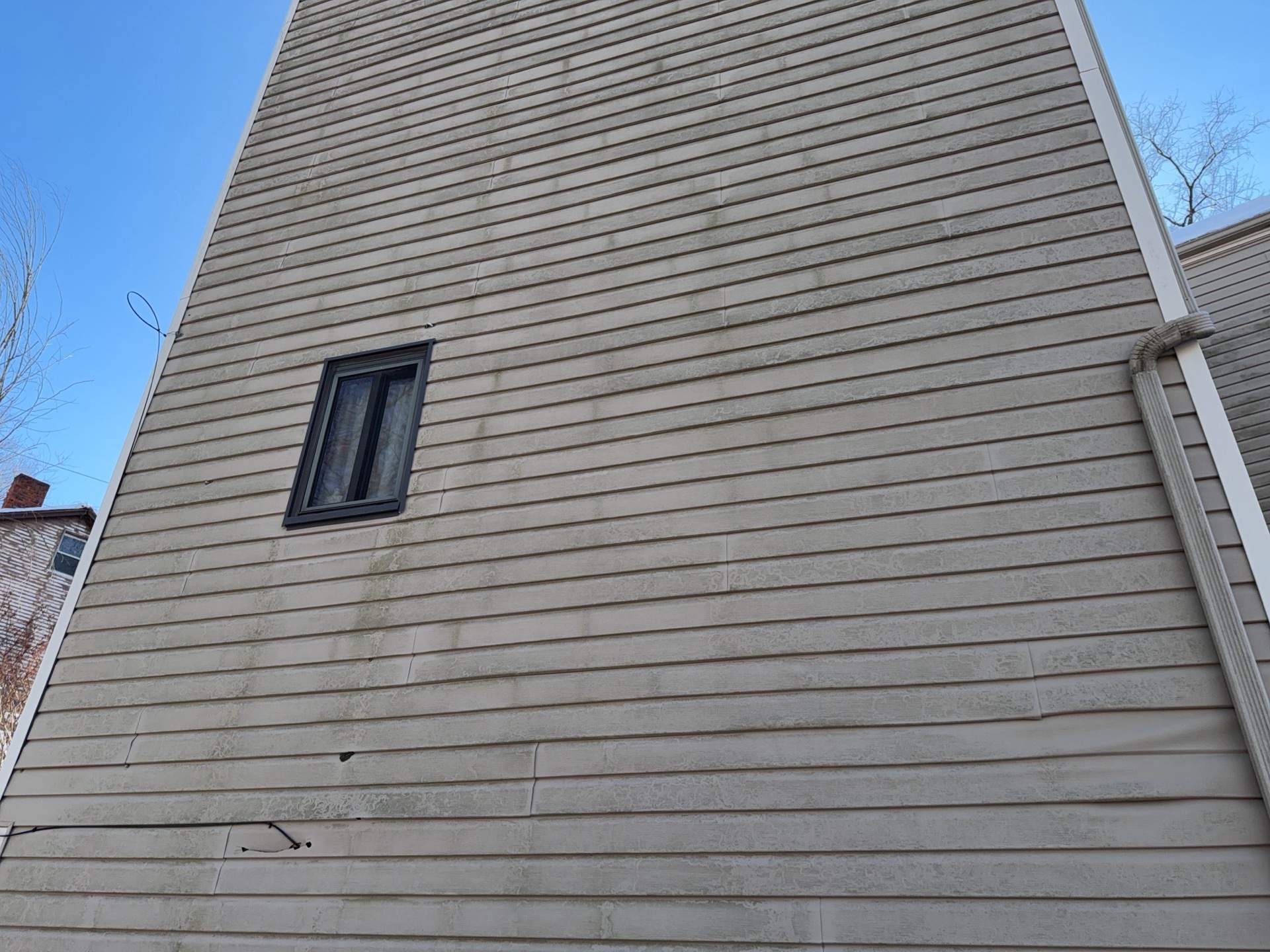 Beautiful Ovation by Mastic Vinyl Siding on the Northside by Ideal Siding Pittsburgh