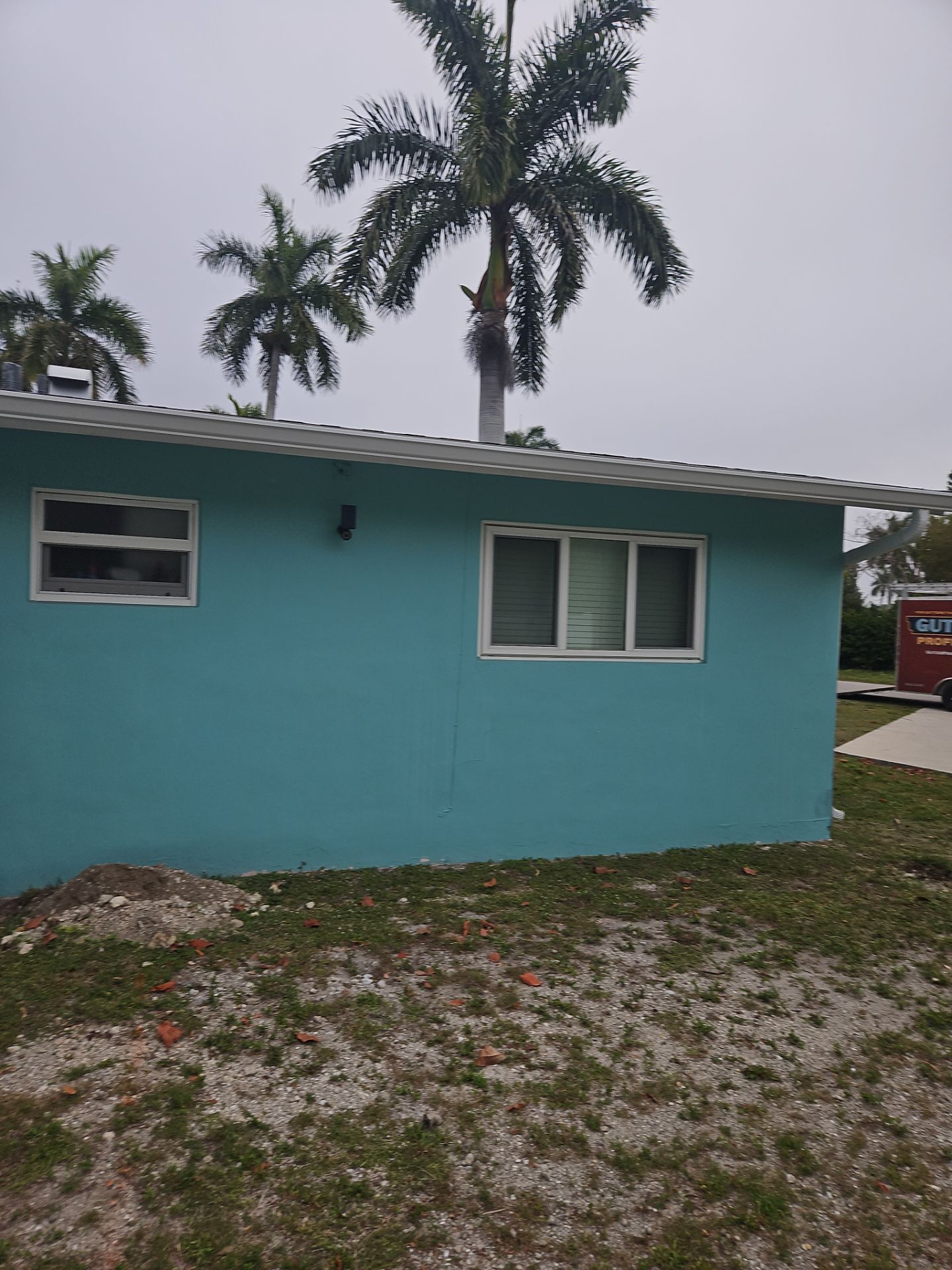 White K Style Seamless Gutters using 6 Inch Seamless Gutters with Downspouts in Fort Myers FL by Gutter Professors