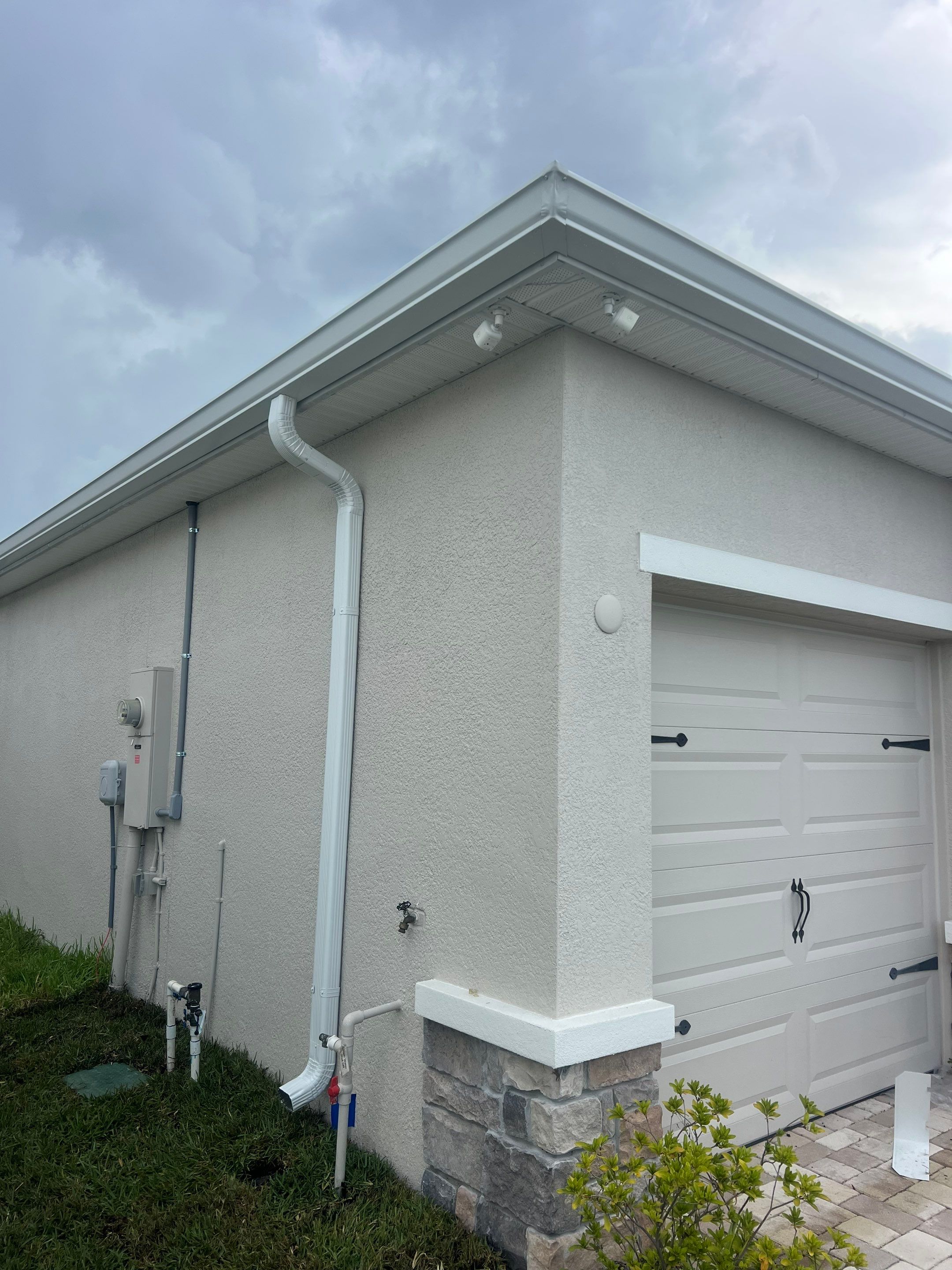 Seamless Gutters with Elegant Design in Lutz FL by Gutter Professors