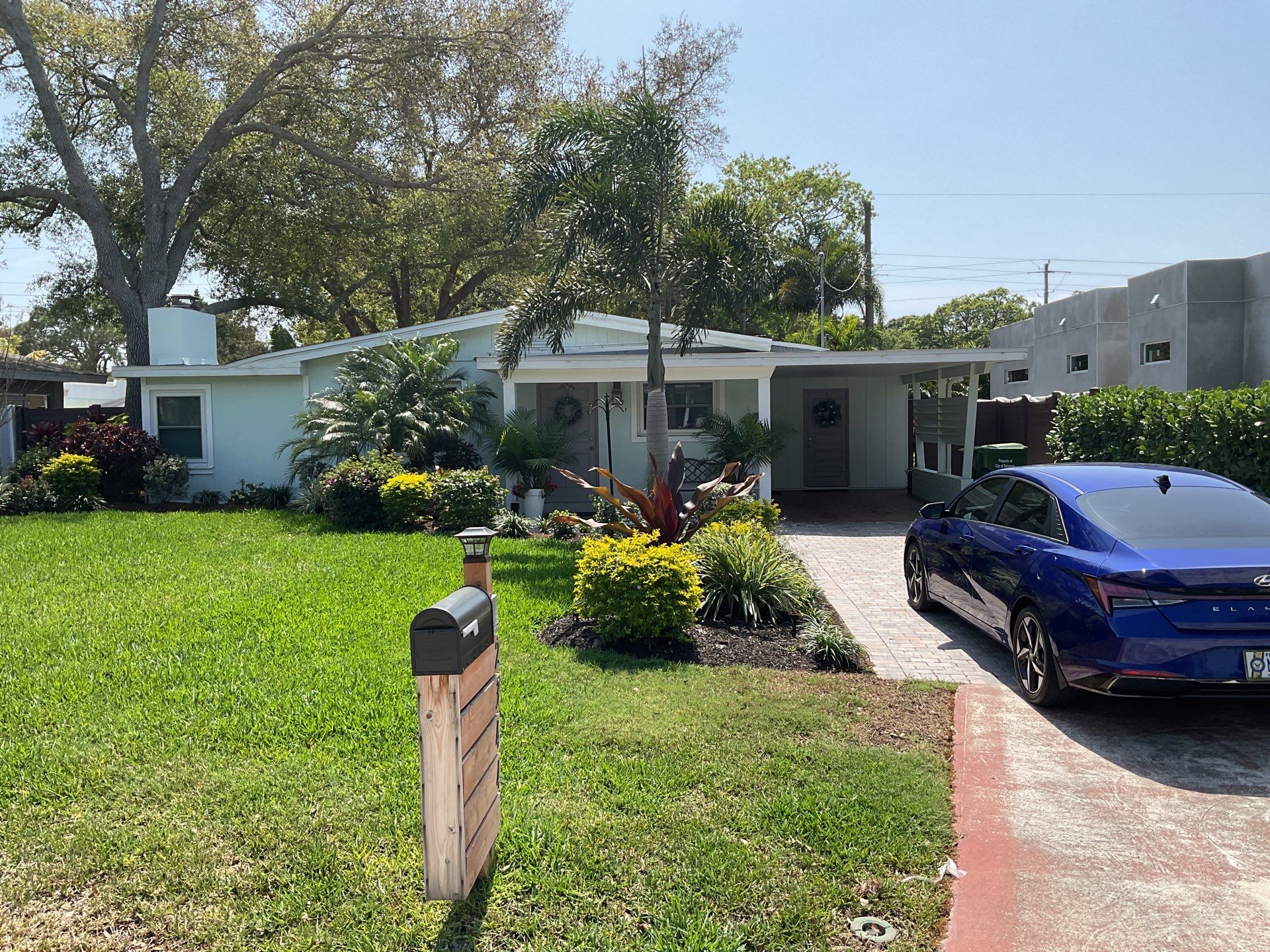 Elegant 7-Inch Seamless Gutters in Sarasota FL in Sarasota FL by Gutter Professors
