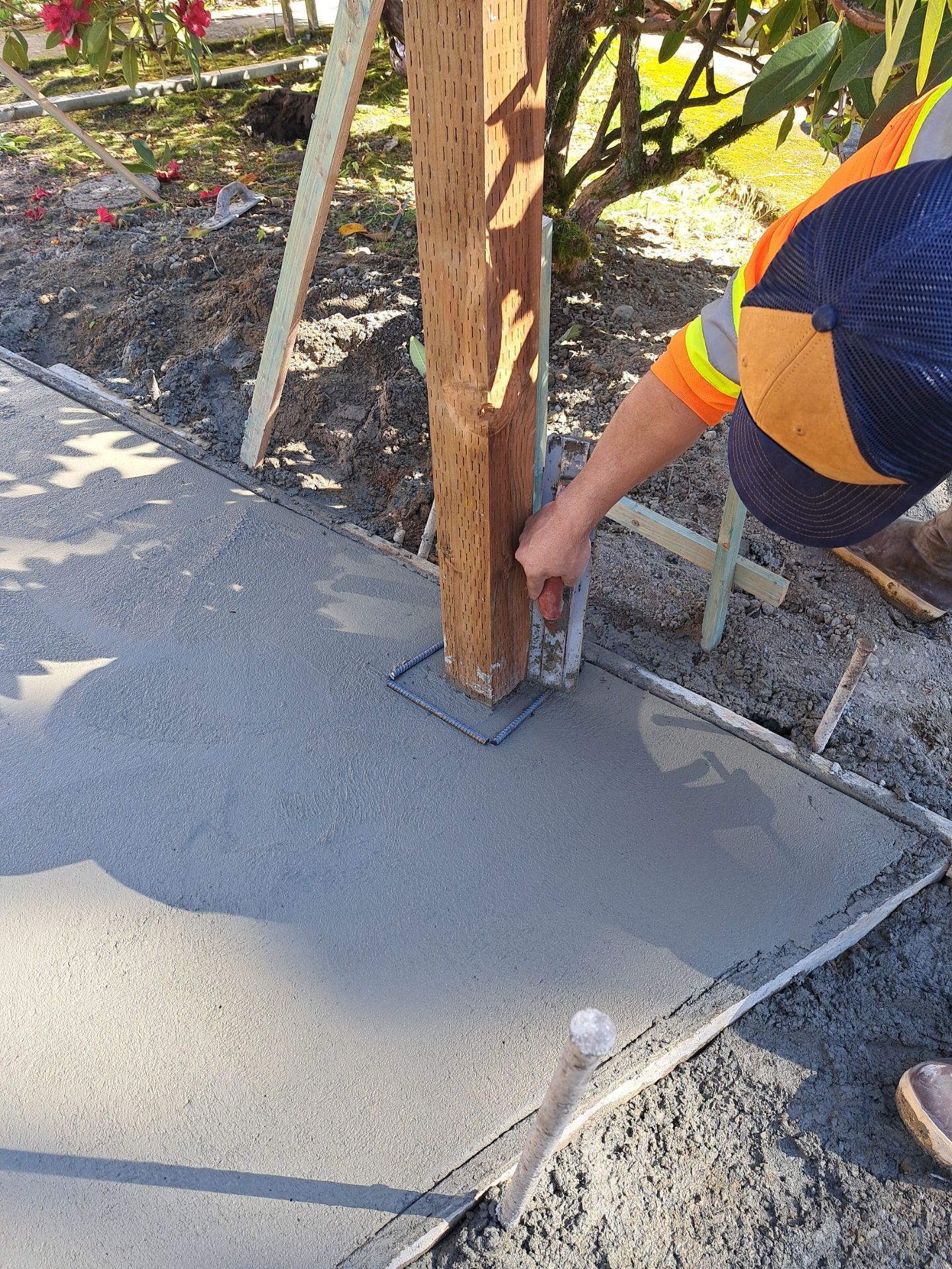 Modern Entry Fence by Jireh Asphalt & Concrete Inc 