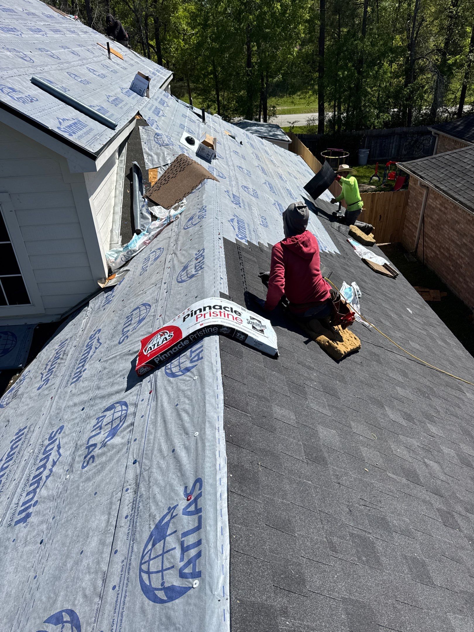 Kingwood Roof Installation using Atlas Pinnacle Pristine by Modern BYLT Roofing & Construction