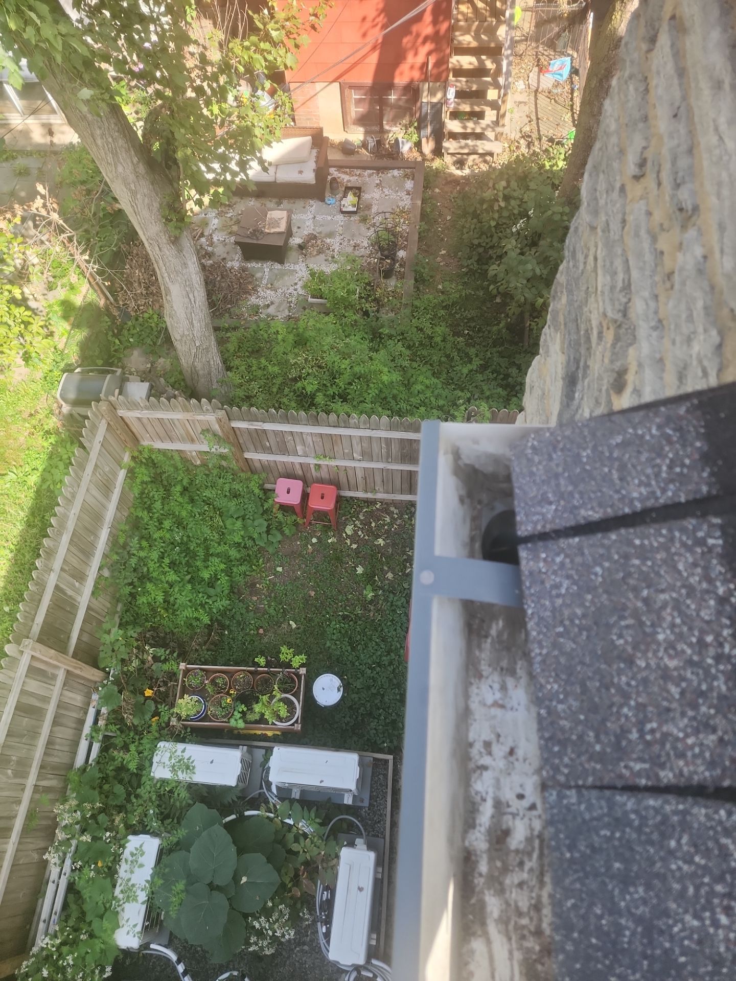 Commercial gutter cleaning Philadelphia after photo with clean gutters