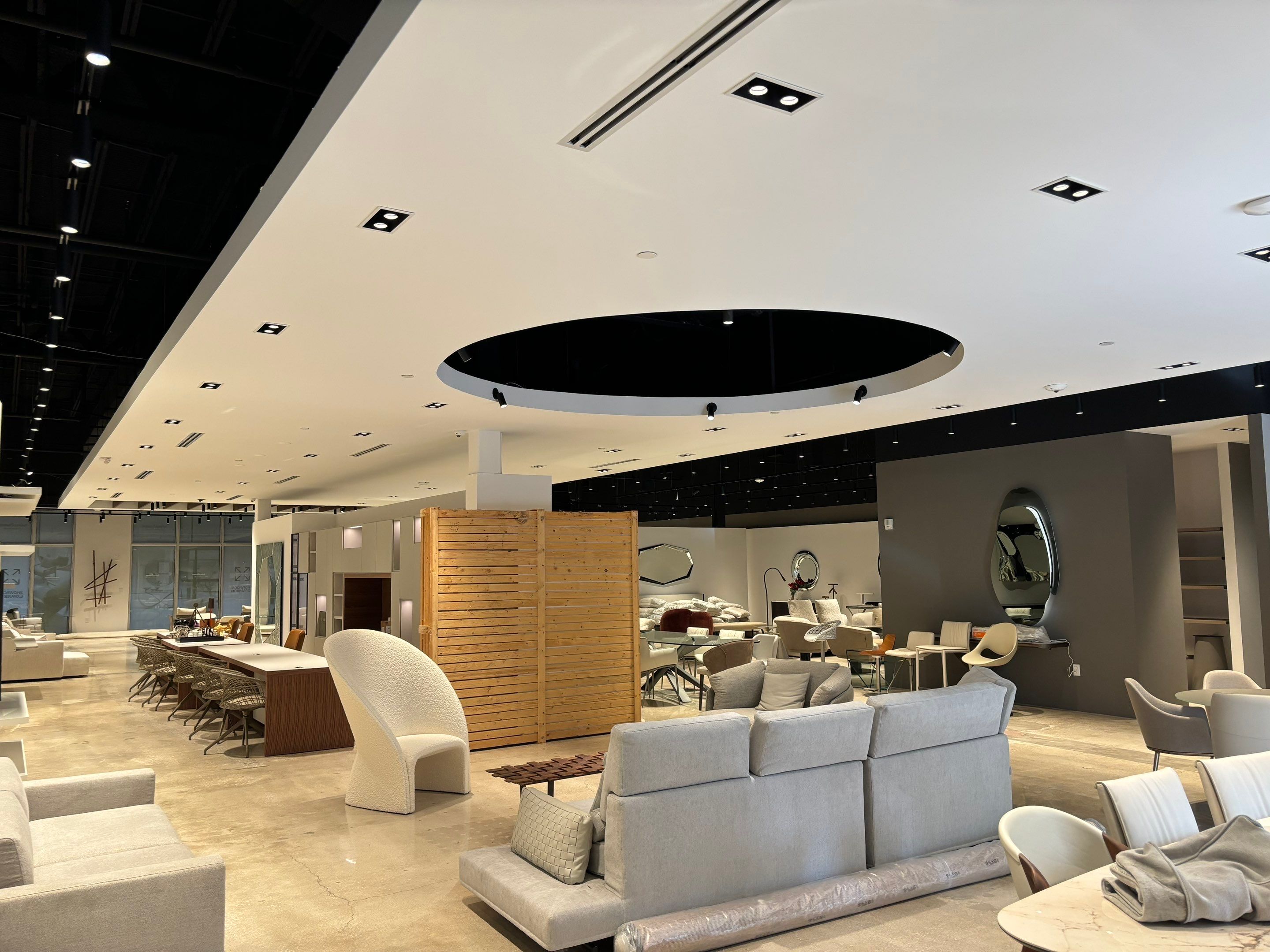 Aventura Comercial by The Goat Contractor ( Giampri Corp)