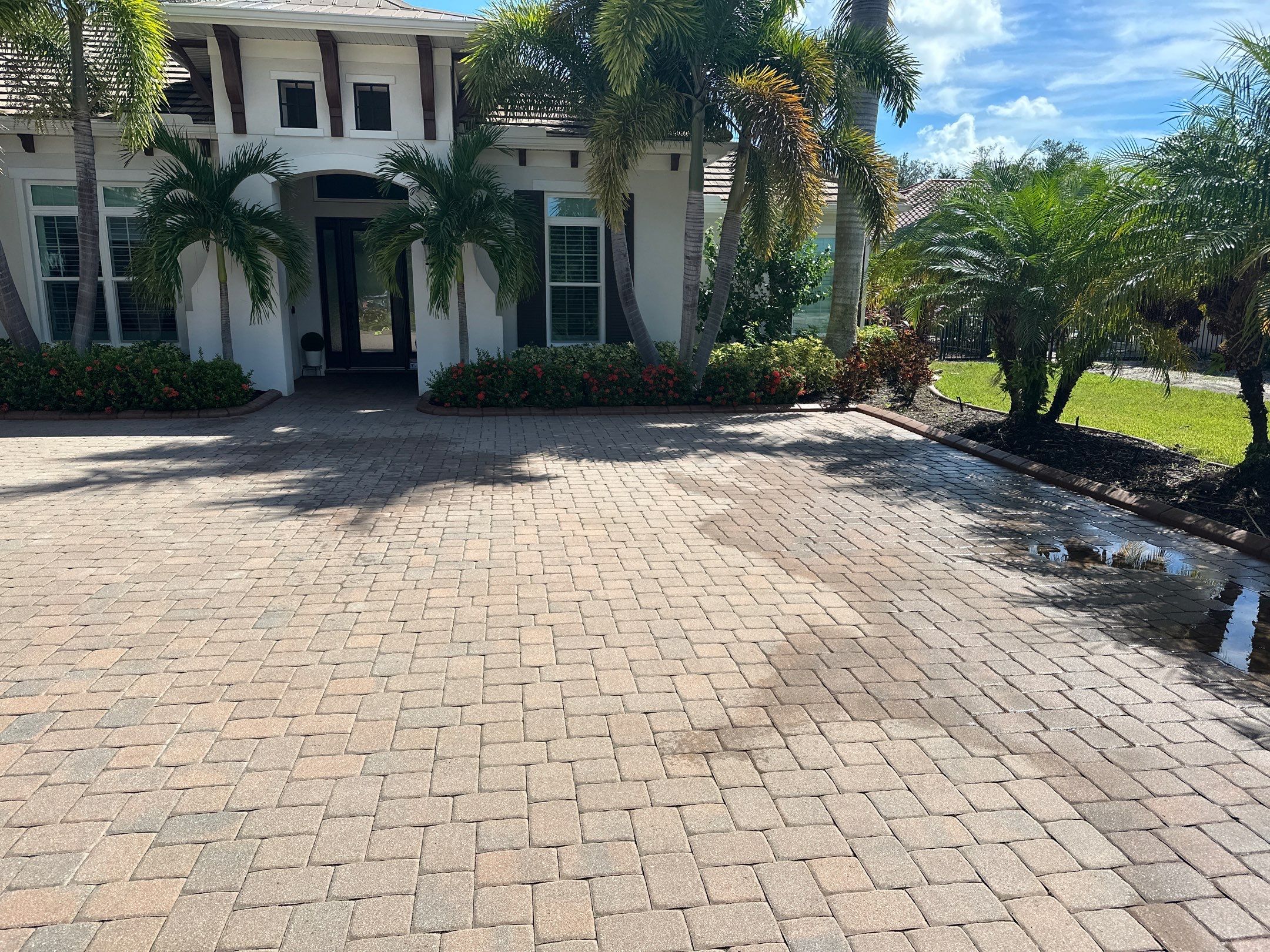 Paver Patio/Lanai & Driveway Cleaning in Winding River, Bradenton, FL | Sunshine AquaWash by Sunshine AquaWash