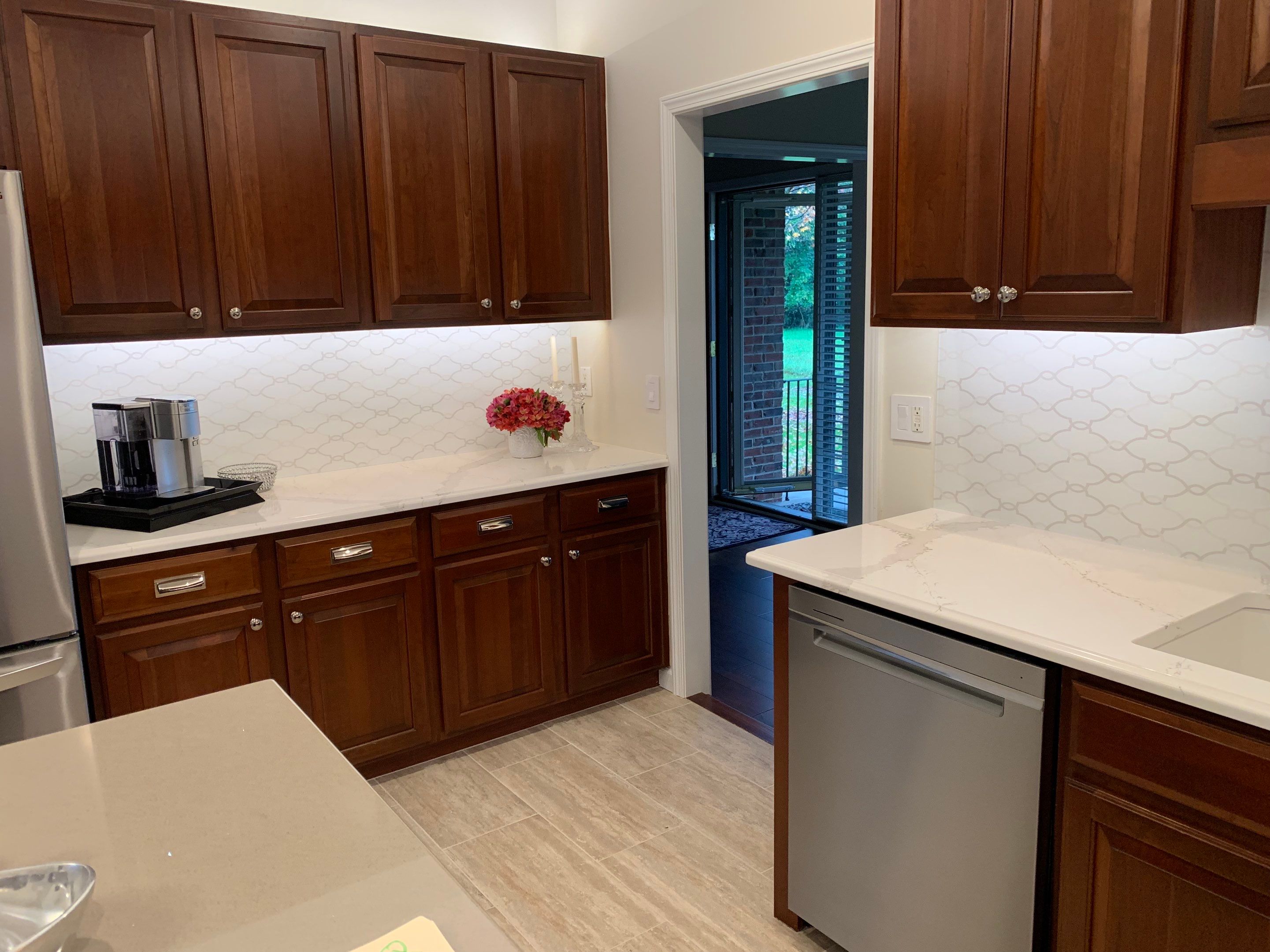 Kitchen Remodel using IMAGIO Solid Glass Backsplash Arabesque Drops by IMAGIO