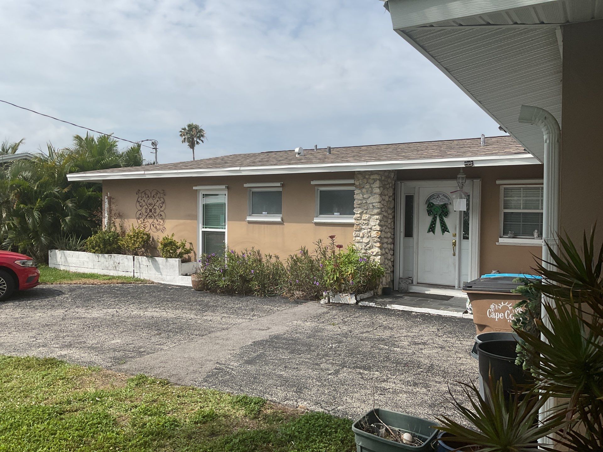 White K Style Seamless Gutters using 6 Inch Seamless Gutters in Cape Coral FL by Gutter Professors