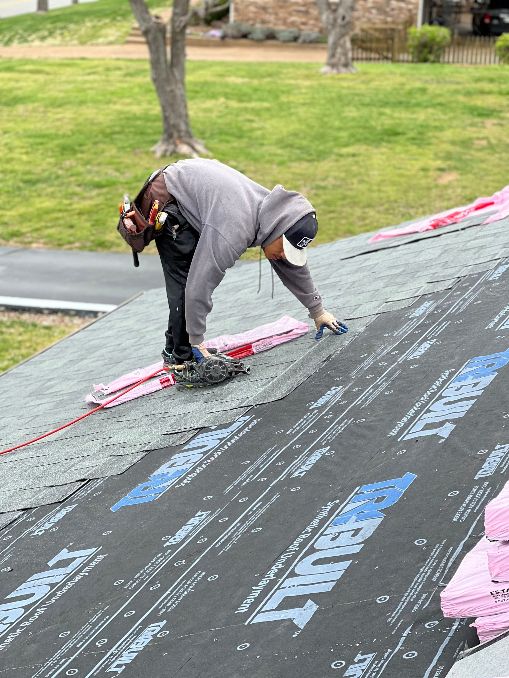 Residential Roofing Installation using Owens Corning Oakridge Roofing System by Undersun Roofing 