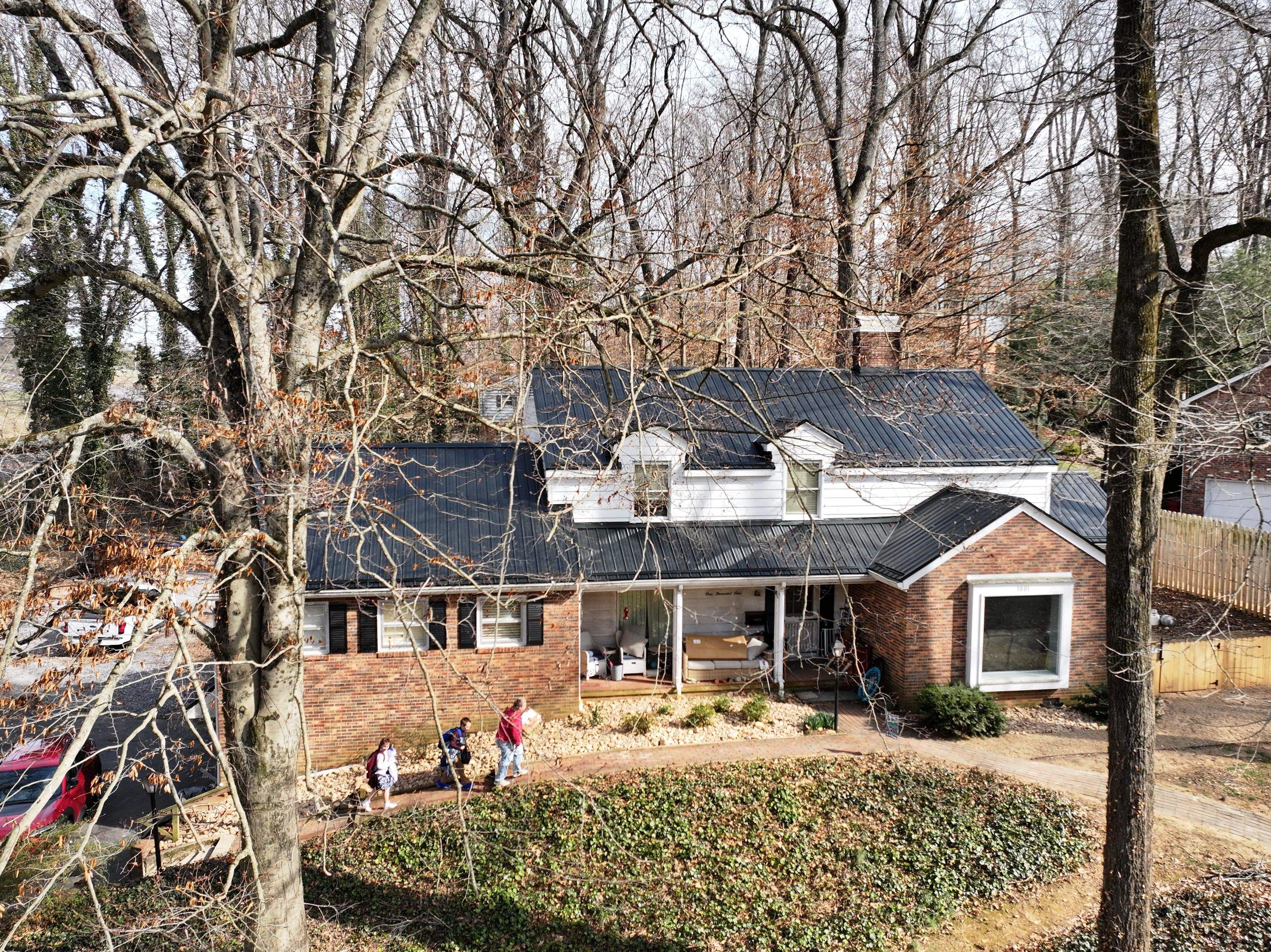Pipkin Residence by Omnia Roofing