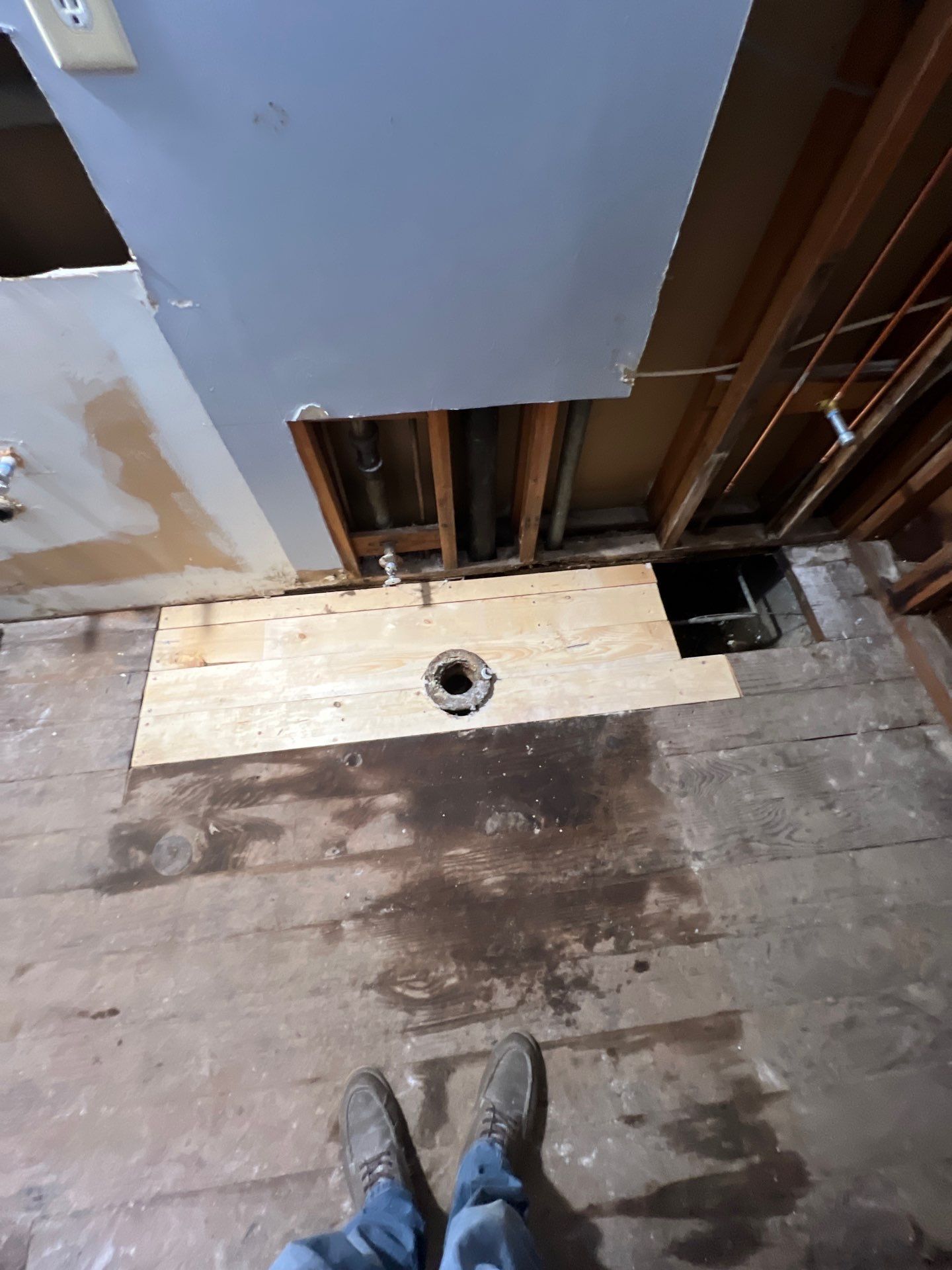 Full Bathroom Renovation by  H4H Remodeling and Repairs Inc.