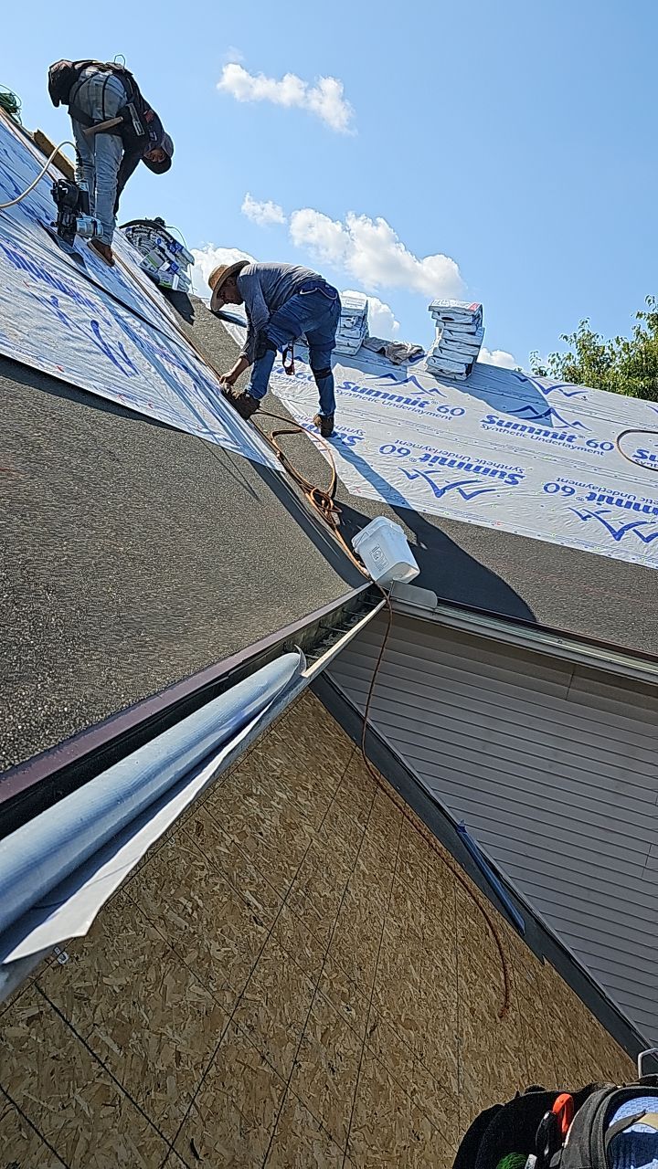 ATLAS PINNACLE COLOR: WEATHERED WOOD by Eagle Eye Roofing