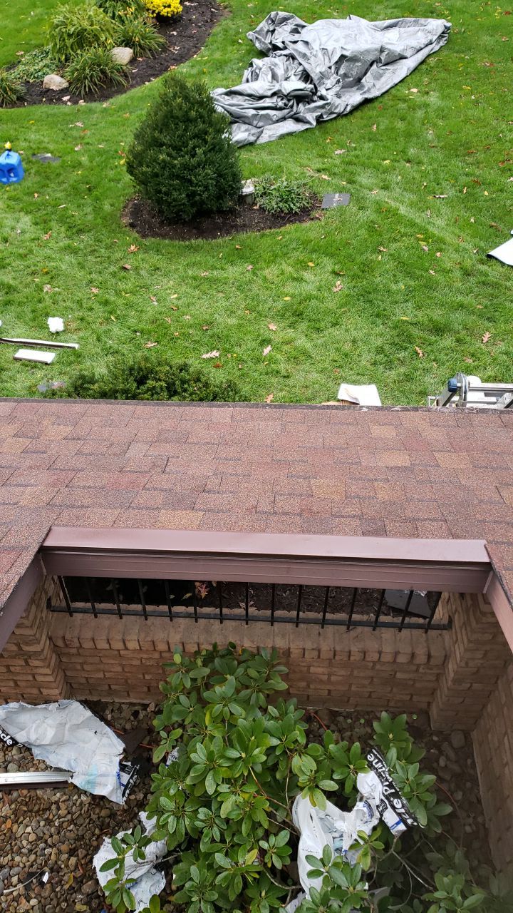 Brand: Atlas Pinnacle Color: Pristine Scotchgard Sienna Drip: Musket Brown by Eagle Eye Roofing