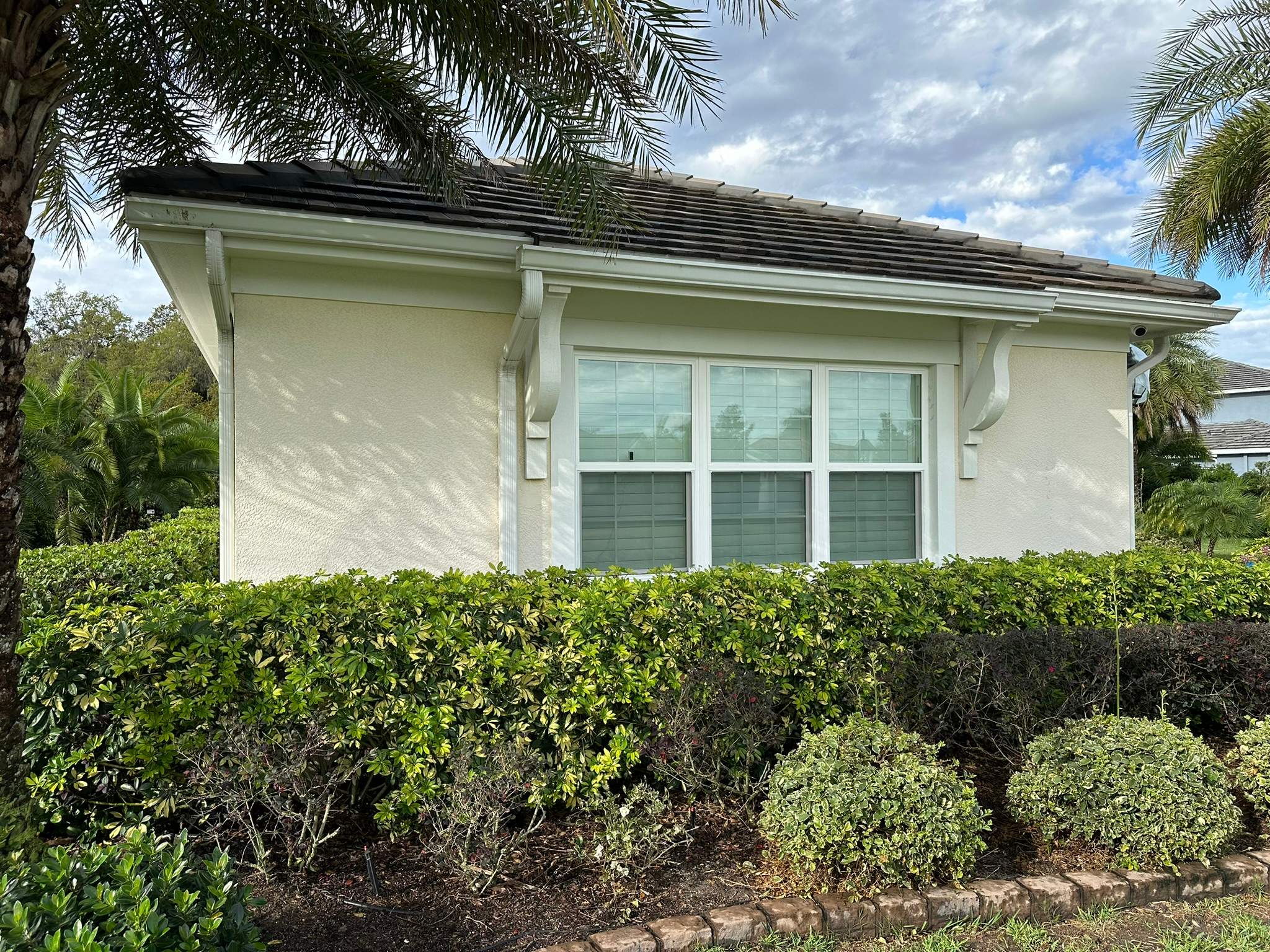 House Wash & Pool Screen Enclosure Cleaning in Winding River Community, Bradenton, FL | Sunshine AquaWash by Sunshine AquaWash
