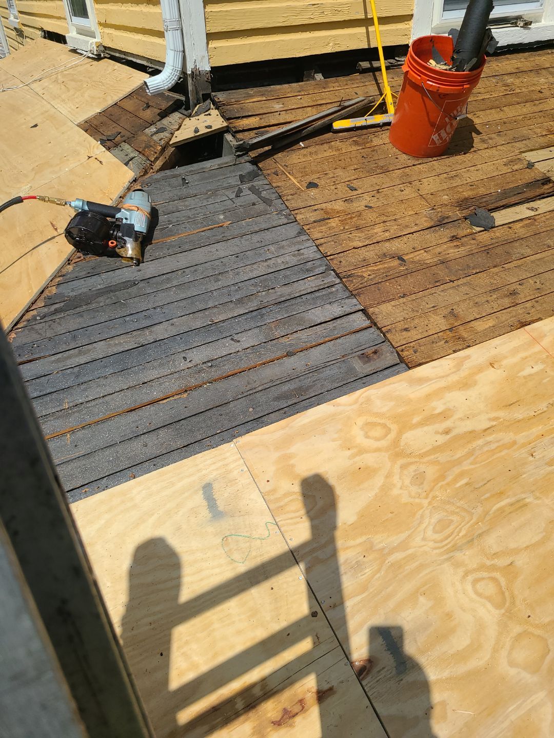 Arlington: CertainTeed Landmark Designer Shingles in Moire Black by RM Banning, Inc.