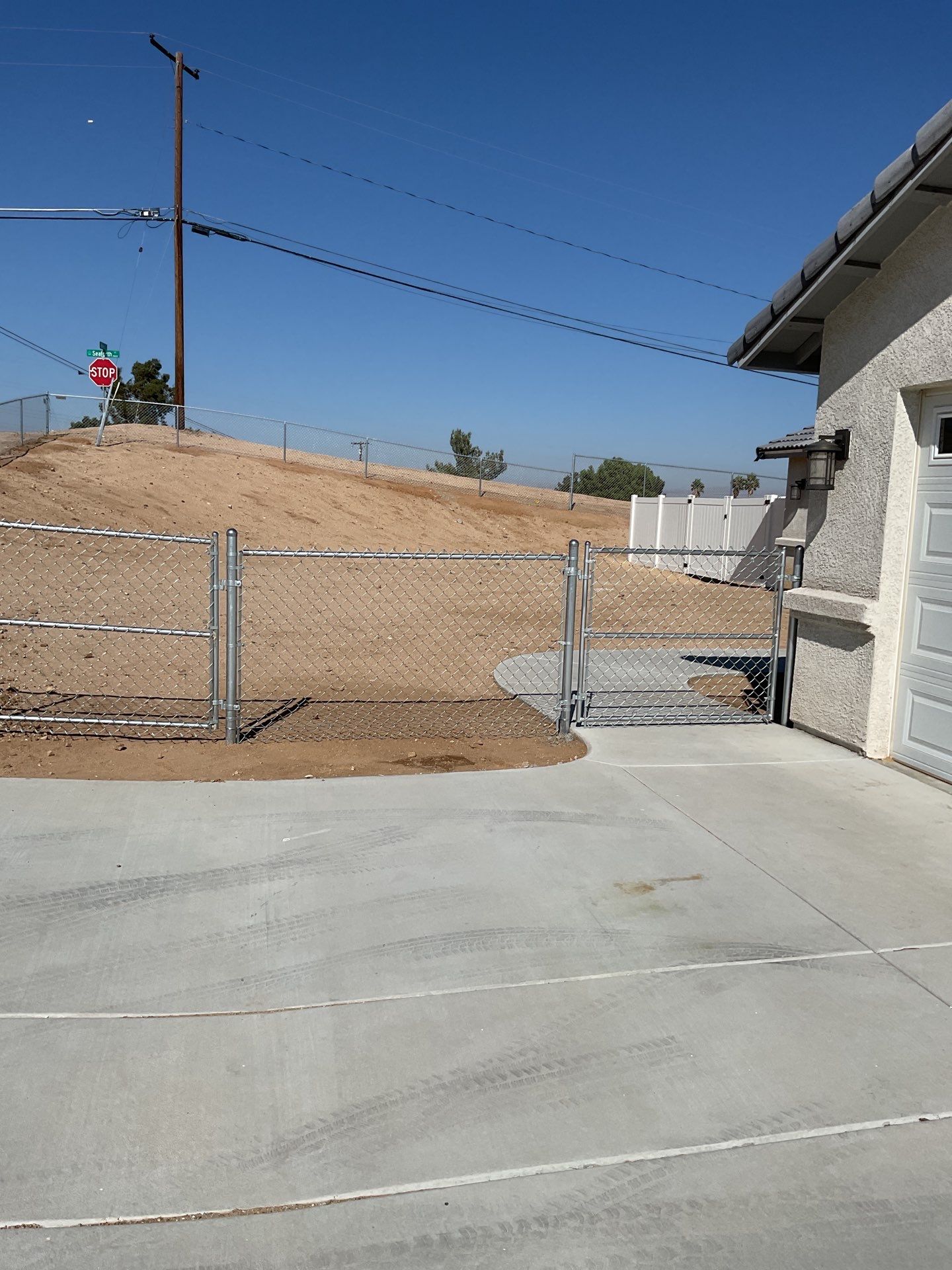 Fence Installation using chain -link by Fence Guys Inc.