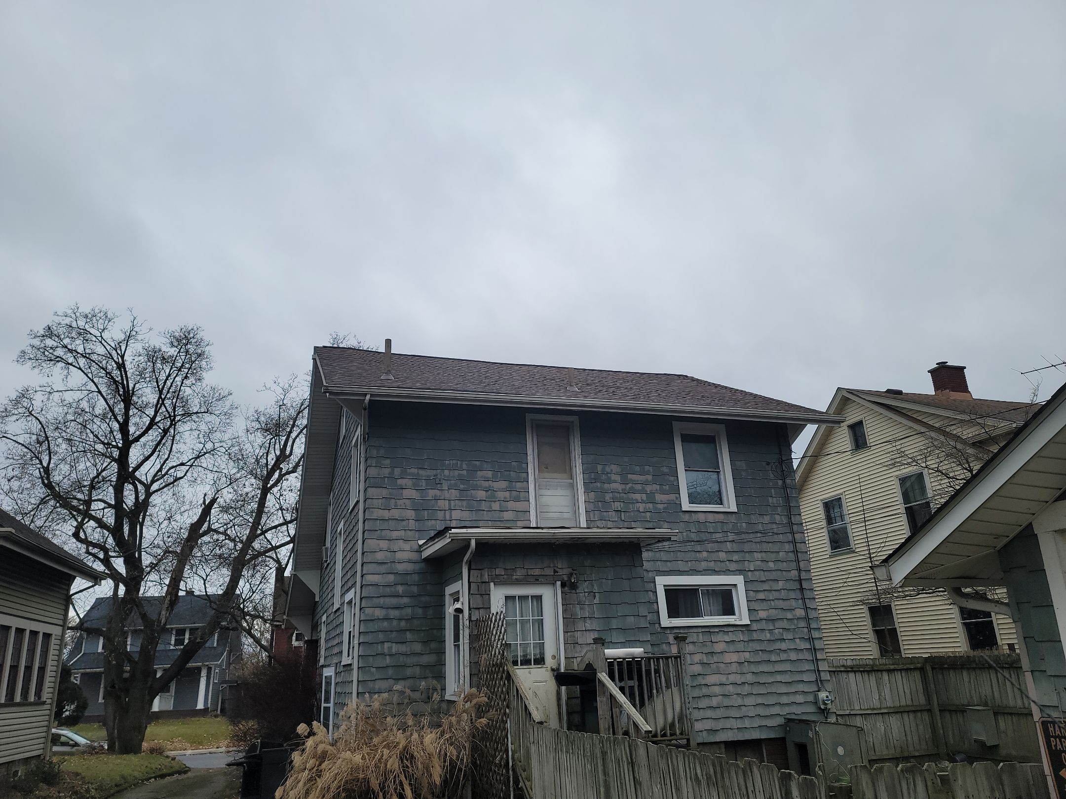 ATLAS PINNACLE COLOR: BURNT HICKORY DRIP EDGE: WHITE by Eagle Eye Roofing
