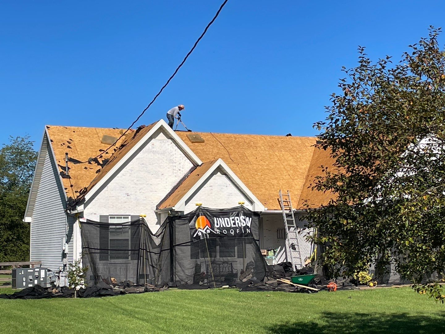 Residential Roofing Installation using Owens Corning Oakridge Roofing System by Undersun Roofing 