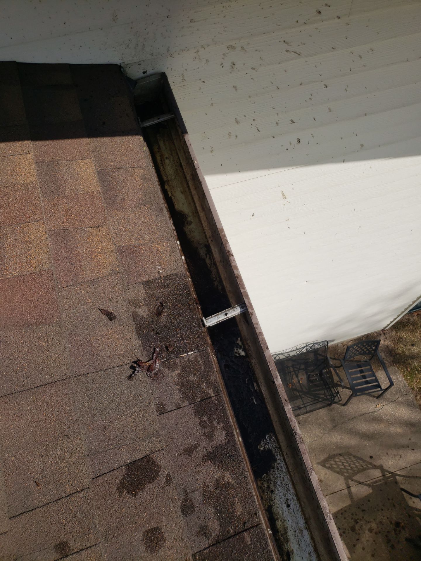 Commercial gutter cleaning Appleton & Oshkosh, WI after photo with clean gutters