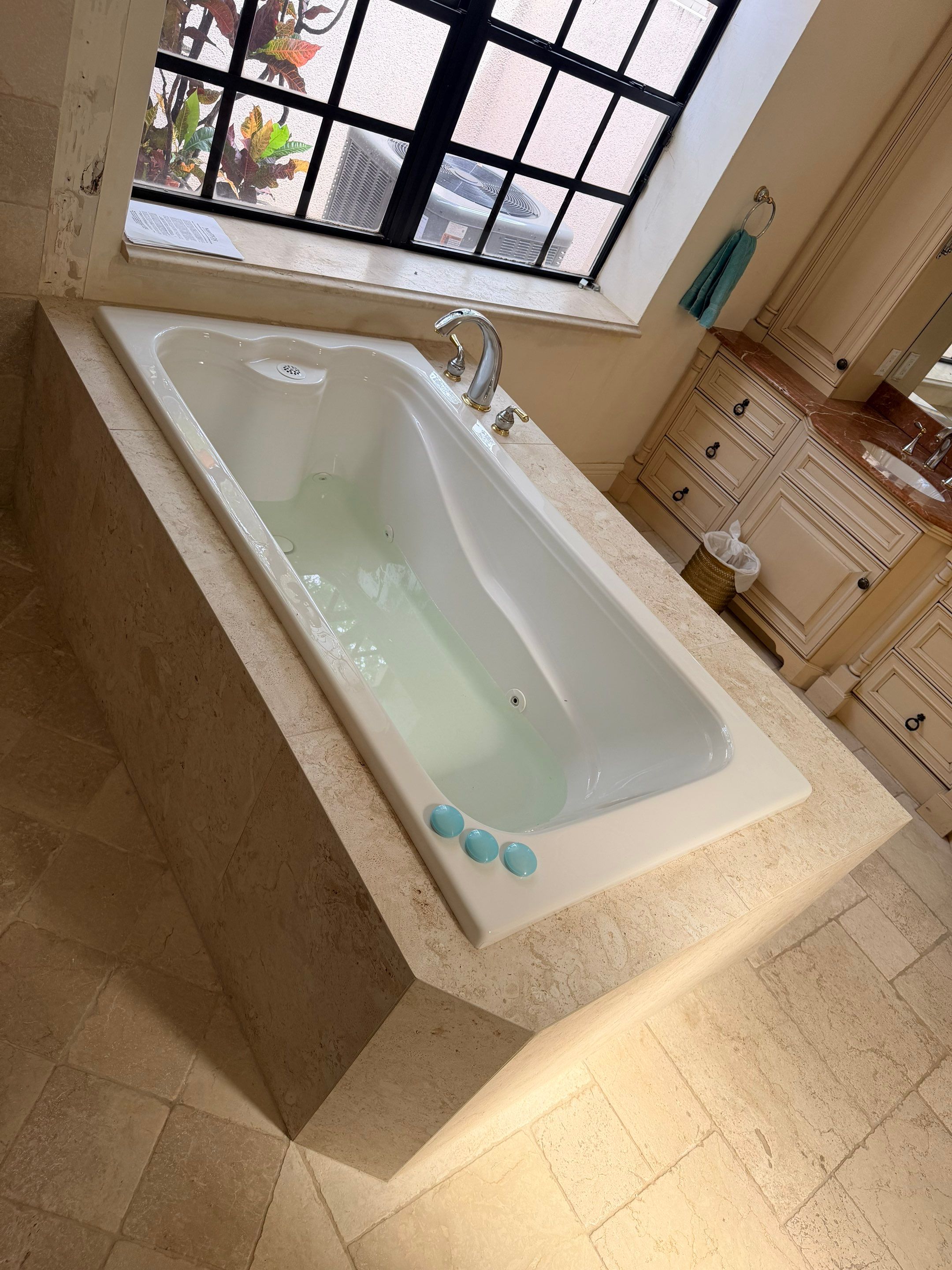 Roman Tub Remodel - Deerfield Beach by Hevi Tile