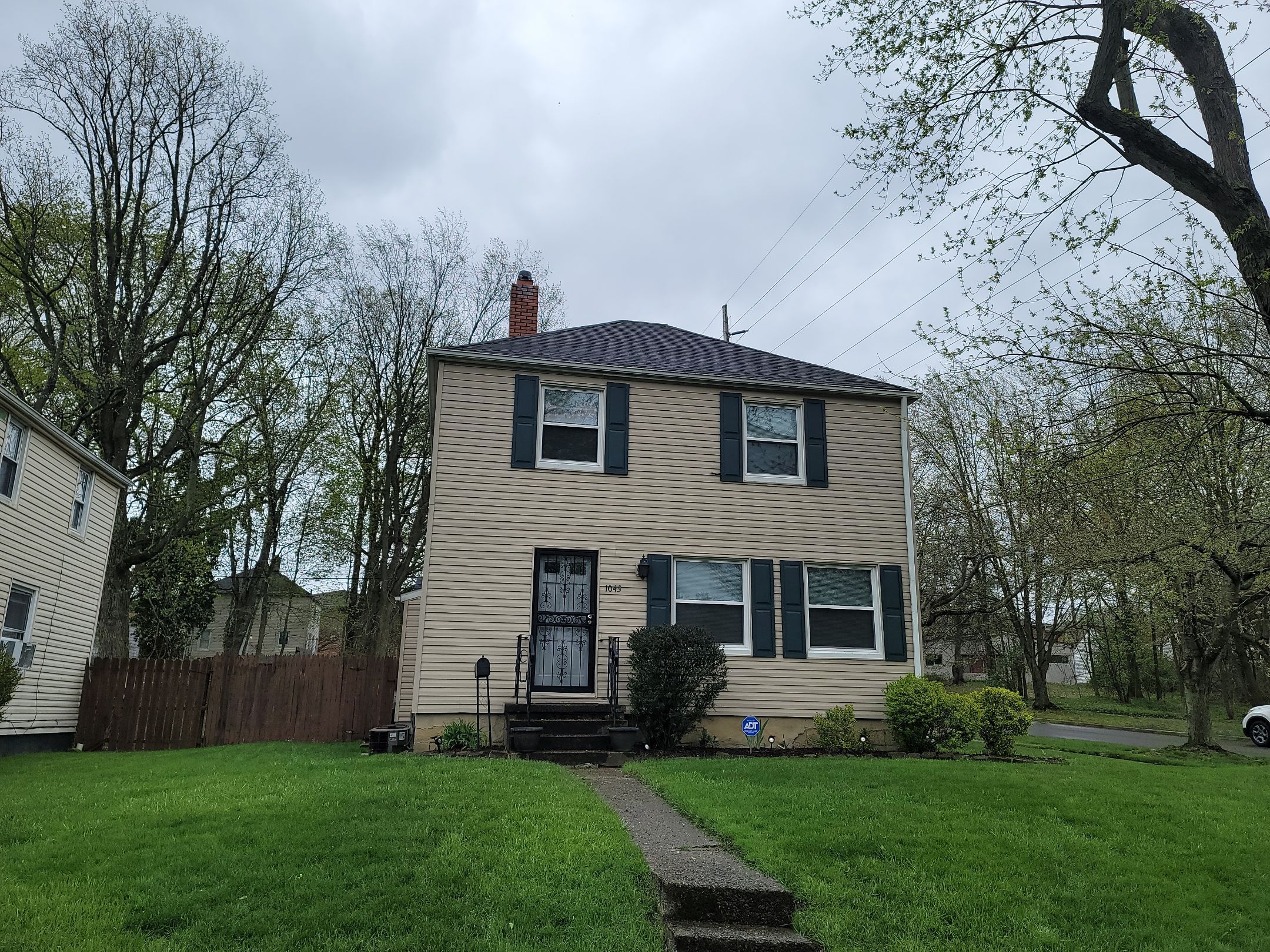 Atlas Pinnacle, Color: Pewter, Drip Edge: White by Eagle Eye Roofing