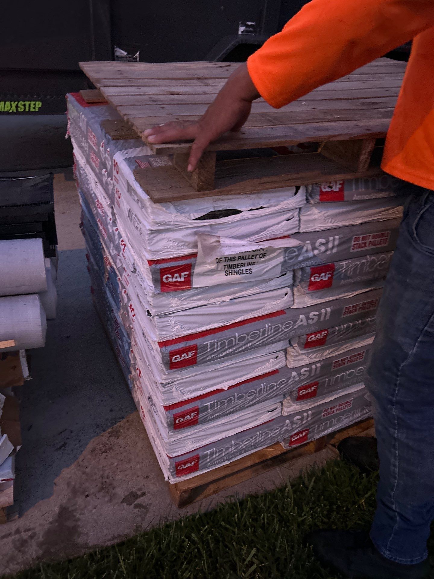 Ammaret H by Boss Hogg Roofing