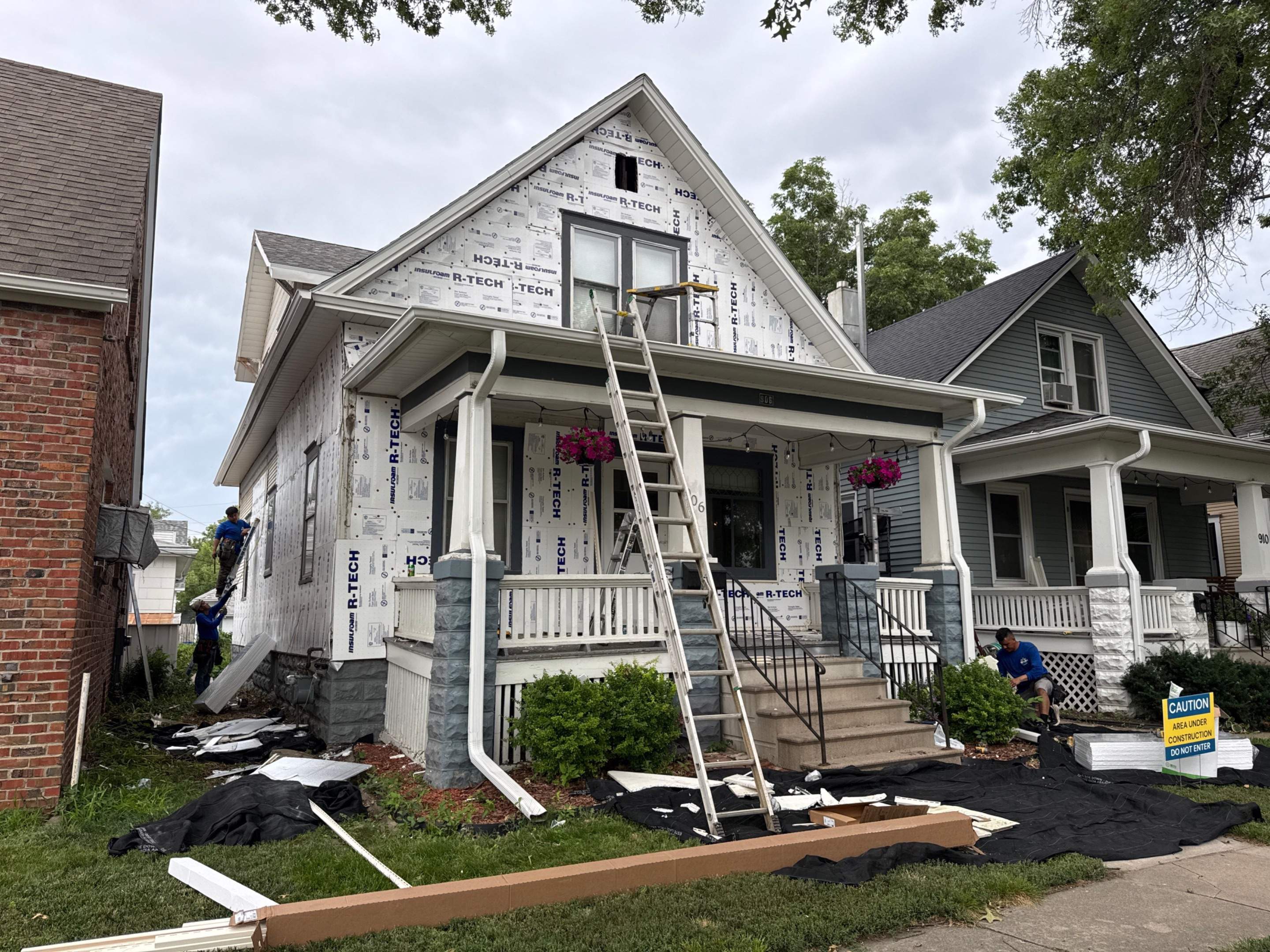 Vinyl Siding Replacement and Exterior Upgrades in Midtown by Hansen Projects