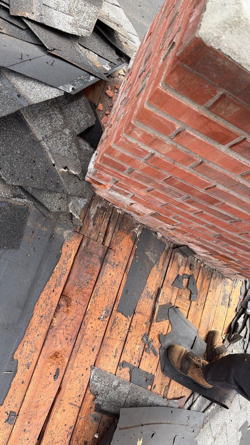 Roof Replacement using Owens Corning Onyx Black by 180 Contractors