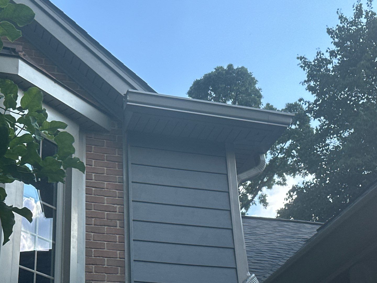 Roof Replacement using Owens Corning Peppercorn and Siding Replacement using Ascend Charcoal Smoke by 180 Contractors