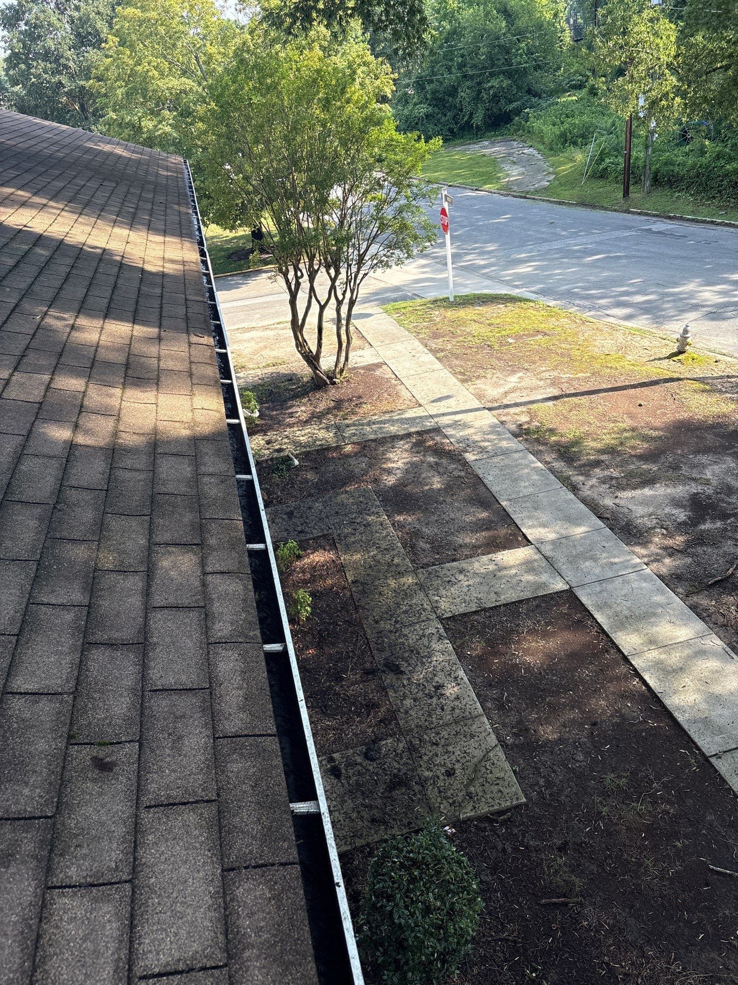 Commercial gutter cleaning Richmond after photo with clean gutters