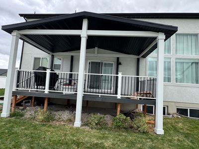 Eagle Mountain | Custom Post & Beam Wraps | Arctic White & Black