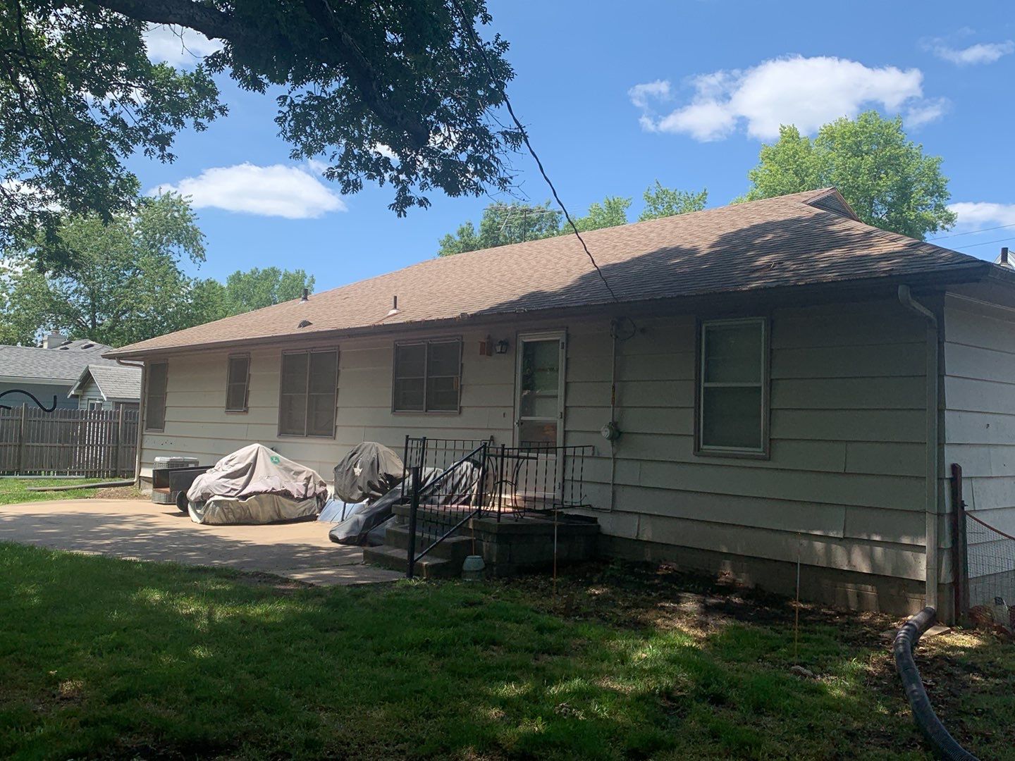 Siding Installation using Driftwood Craneboard D7 by EEC Windows, Siding & Roofing