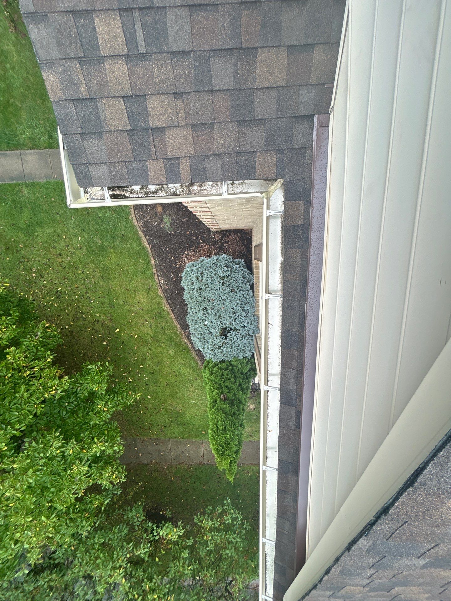 Springfield: Roof Replacement with Landmark Pro Designer Shingles in Max Def Shenandoah by RM Banning, Inc.