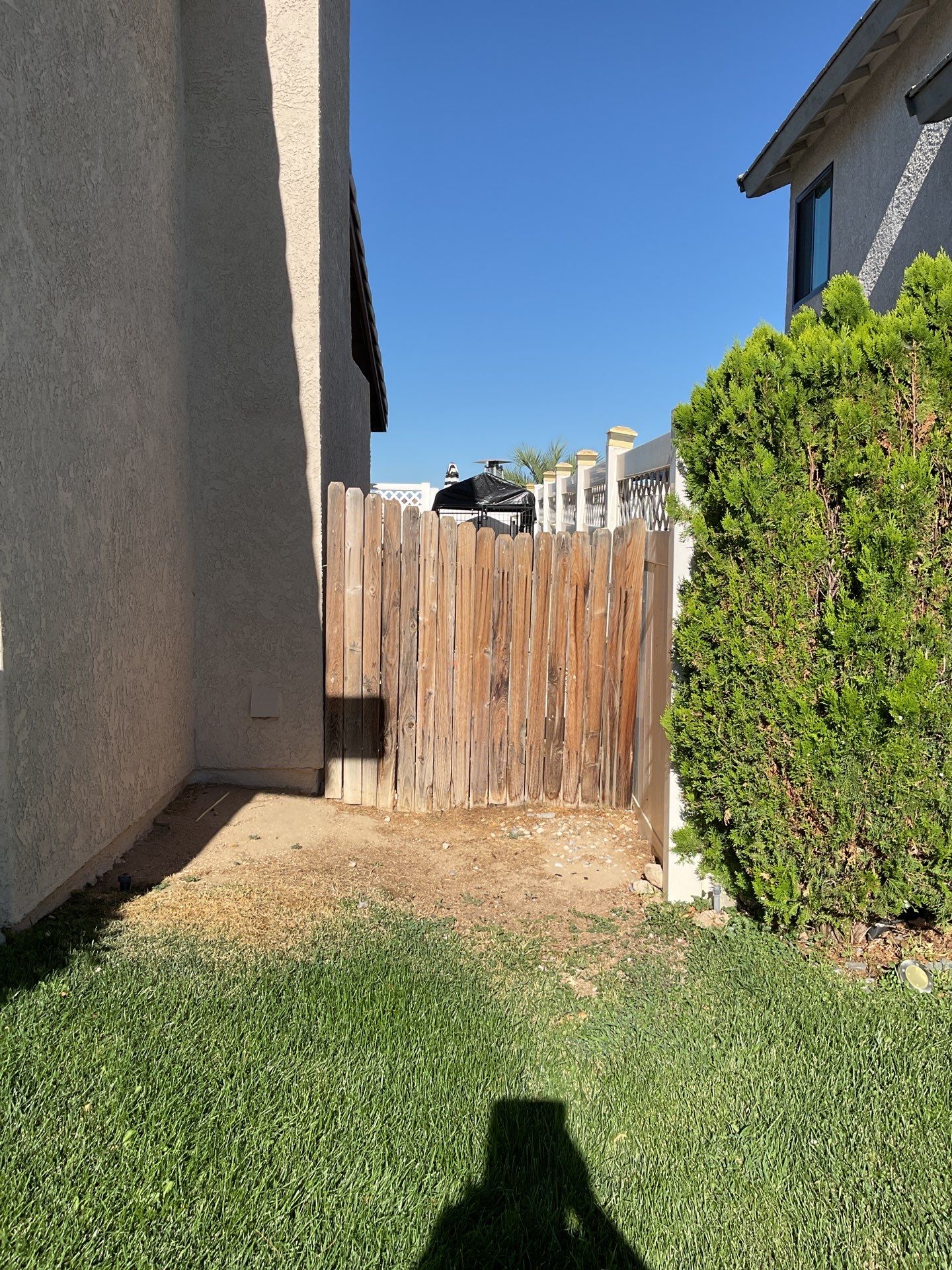 Lattice Vinyl with Privacy Vinyl Fence by Fence Guys Inc.