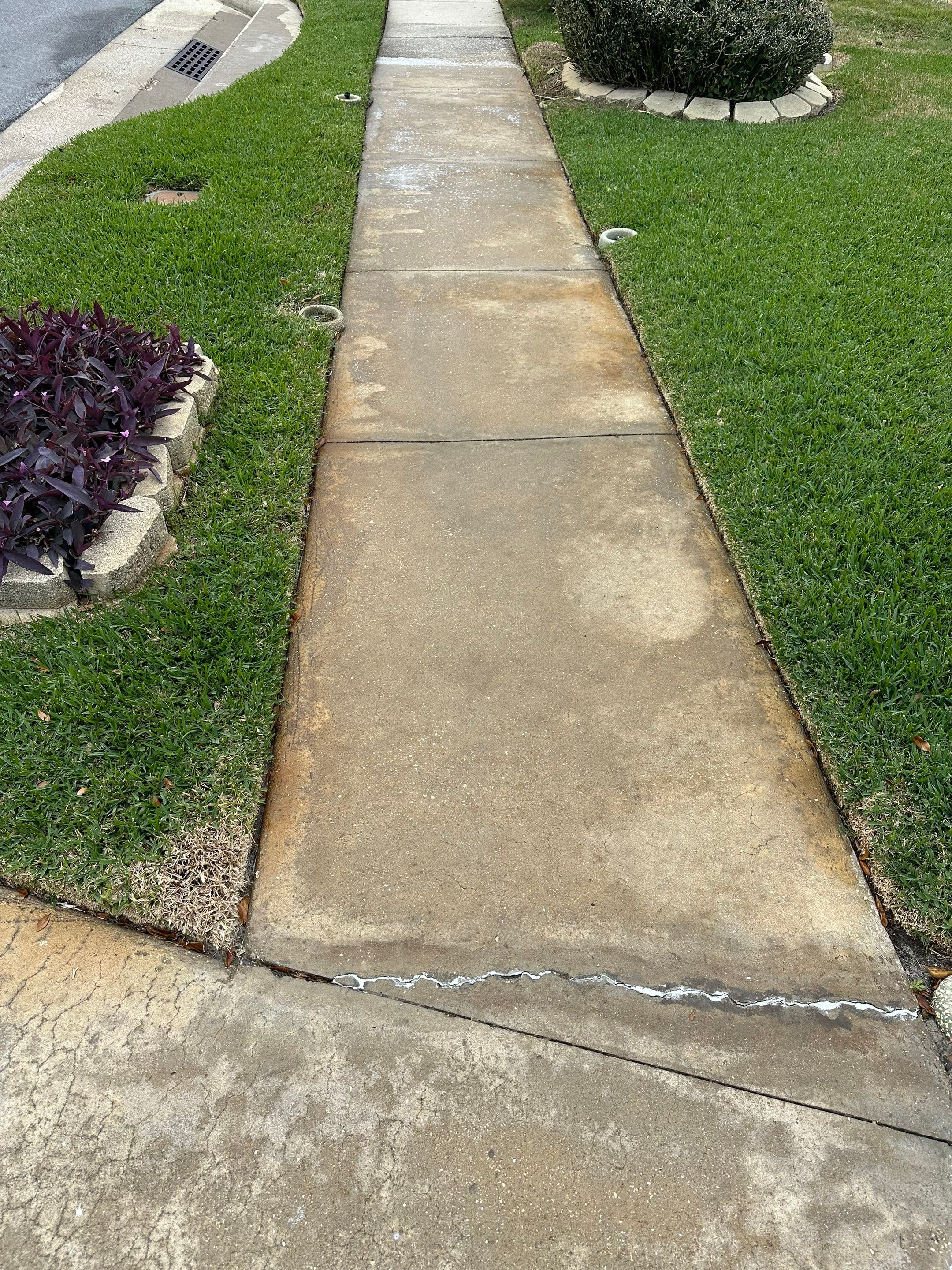 Driveway Cleaning and Rust Treatment - Fairways at Imperial Lakes, Palmetto, FL | Sunshine AquaWash by Sunshine AquaWash