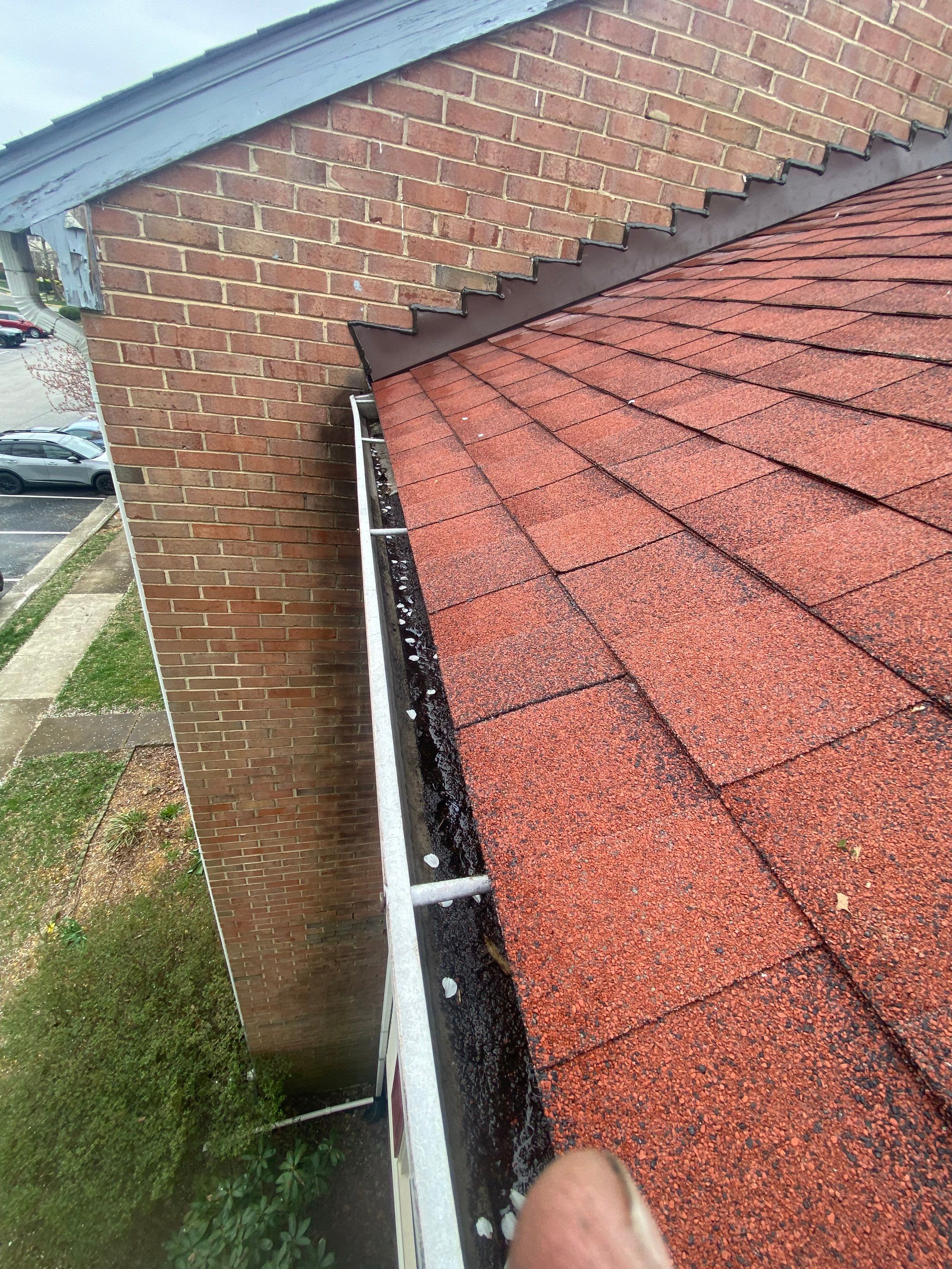Springfield: Residential Roof Replacement with CertainTeed Landmark Pro in Max Def Red Oak by RM Banning, Inc.